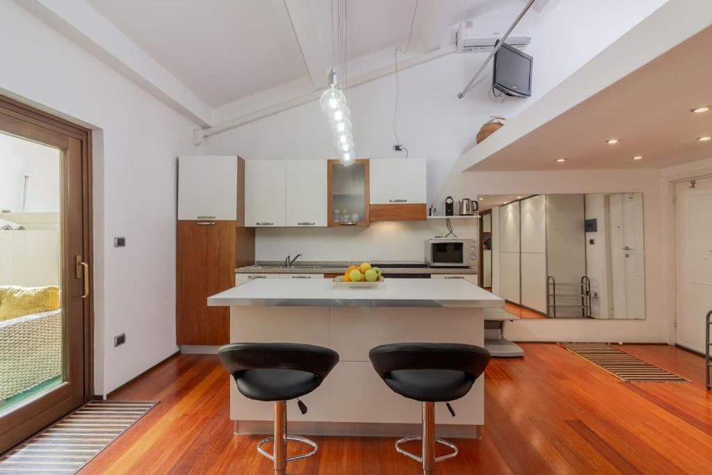 Open Space with Air Conditioning and Patio Privato photo 5