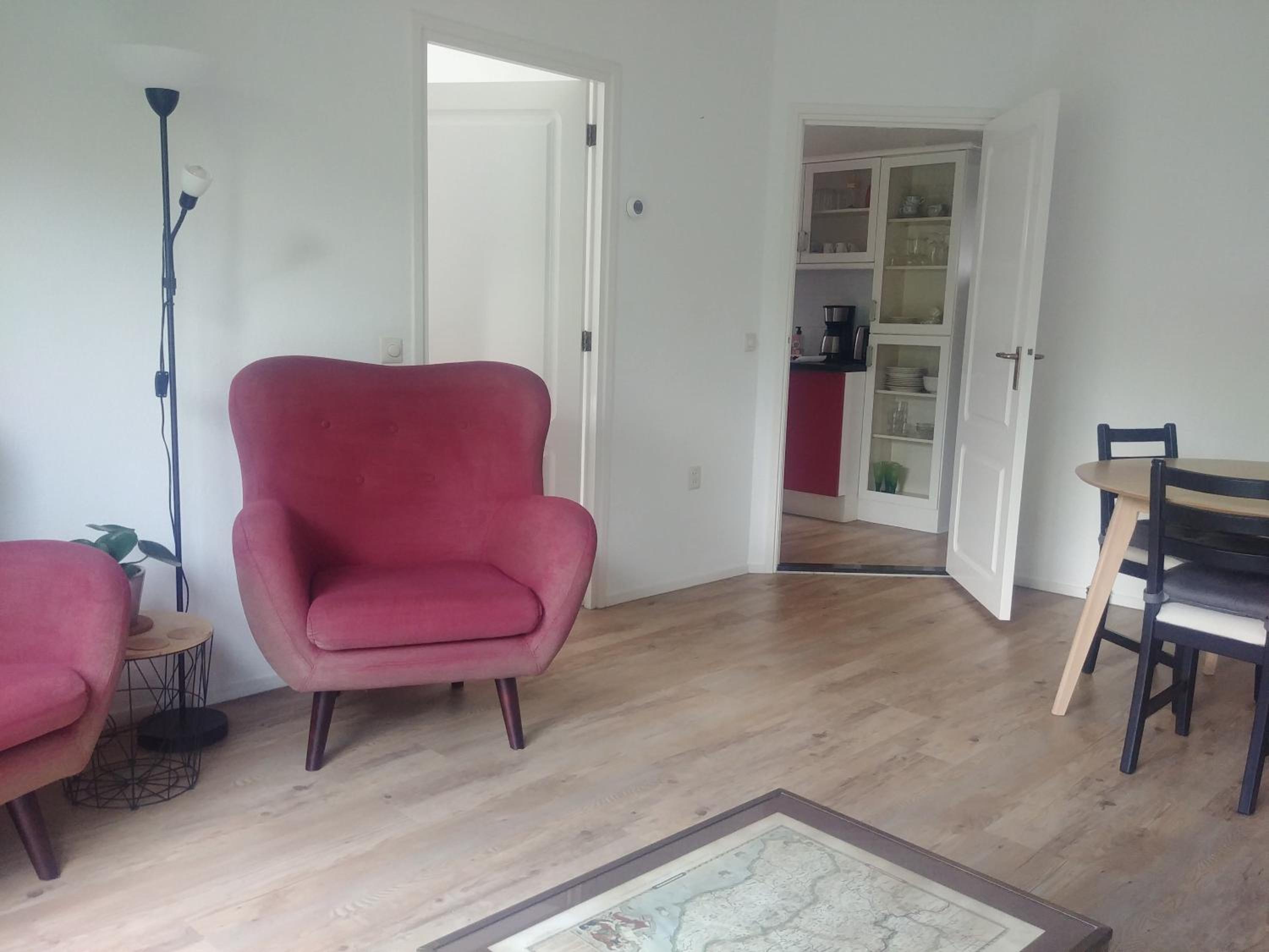 Ruim en huiselijk appartement met eigen tuin, compleet uitgerust, dichtbij natuur view 2