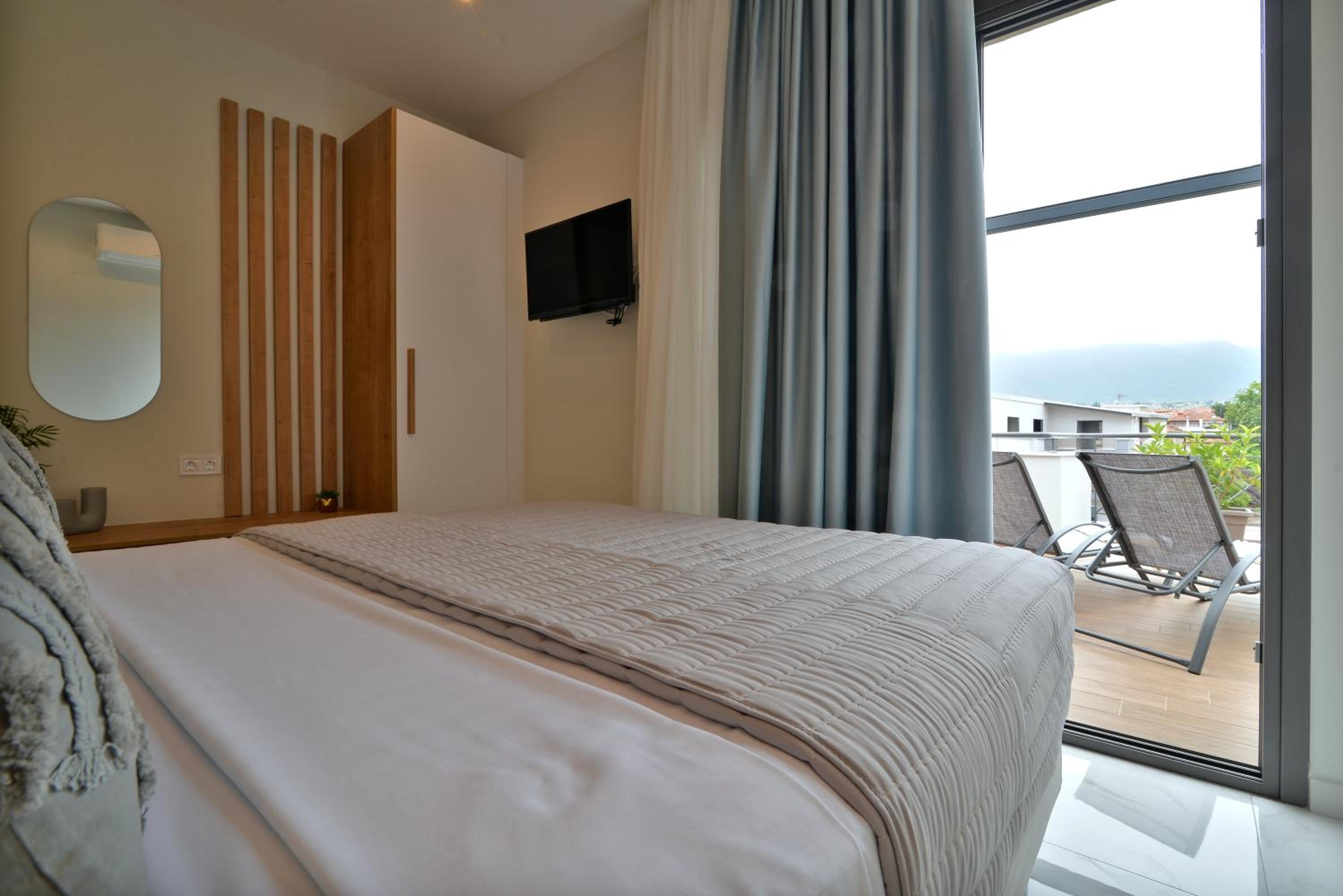 Irida Apartments