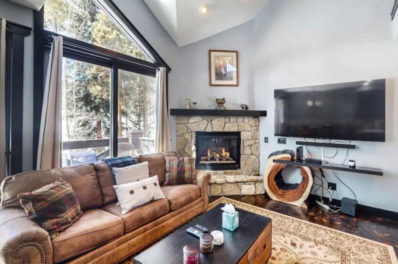 3 Bedroom Ski In, Ski Out Townhome At Snowflake Lift view 2