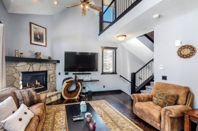 3 Bedroom Ski In, Ski Out Townhome At Snowflake Lift view 3
