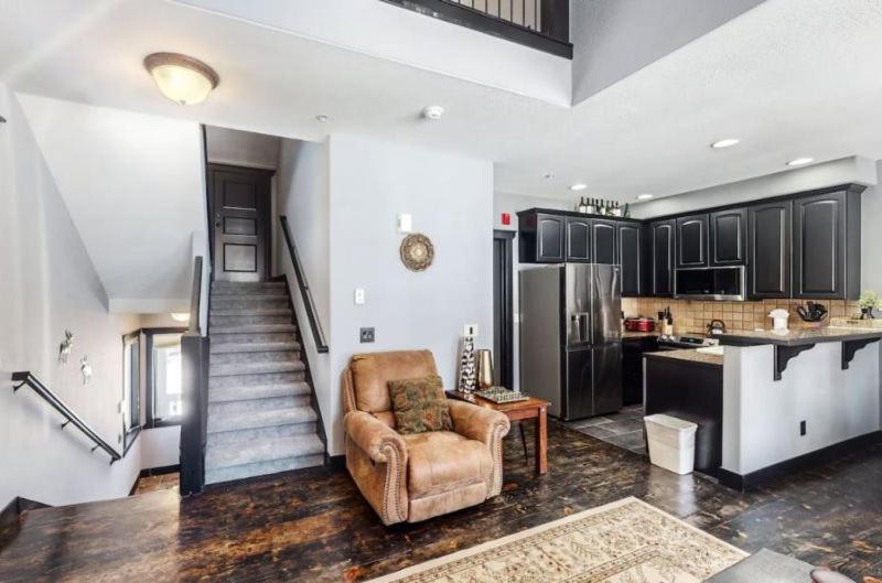 3 Bedroom Ski In, Ski Out Townhome At Snowflake Lift view 4