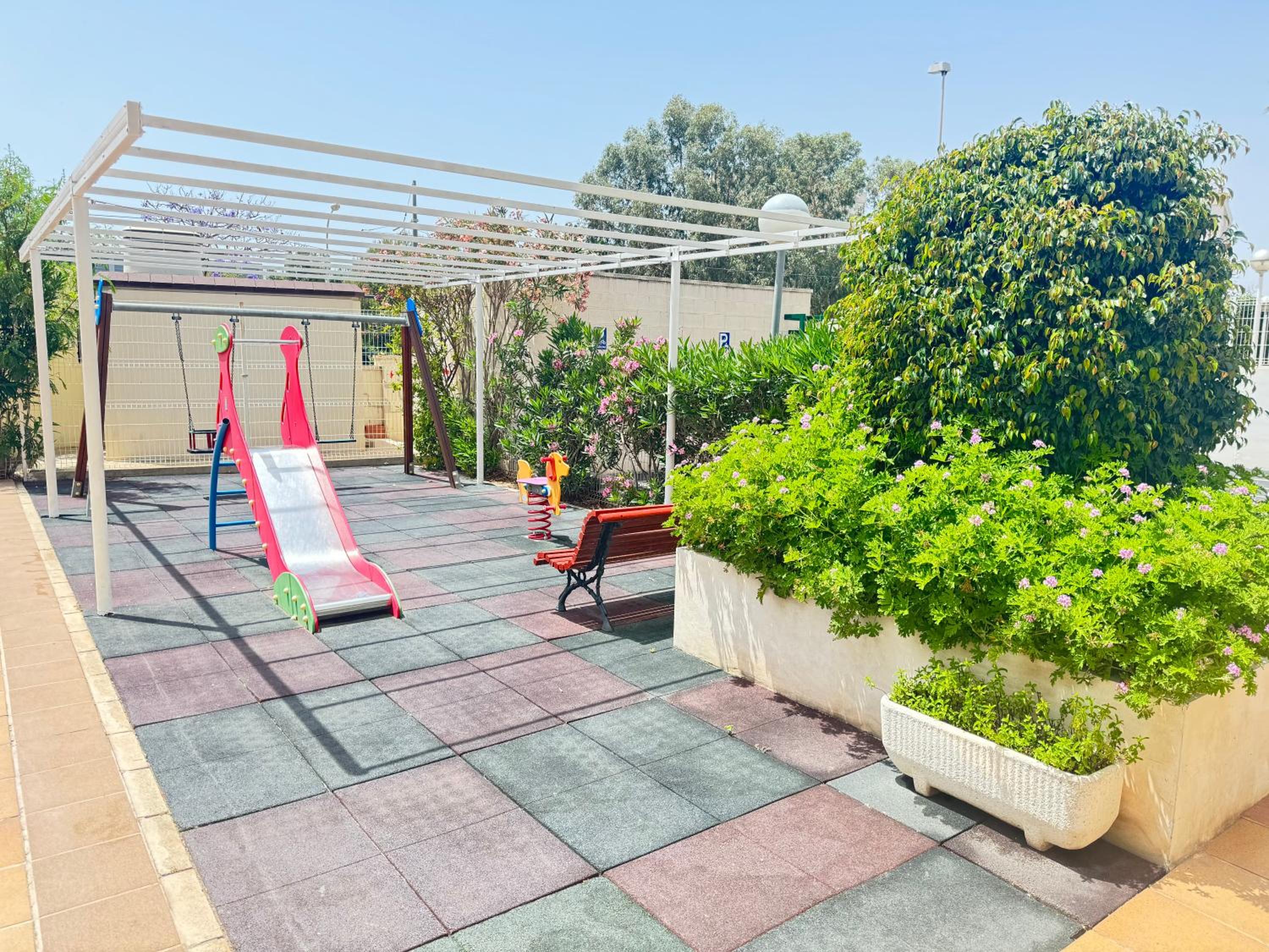 Estudio con piscina