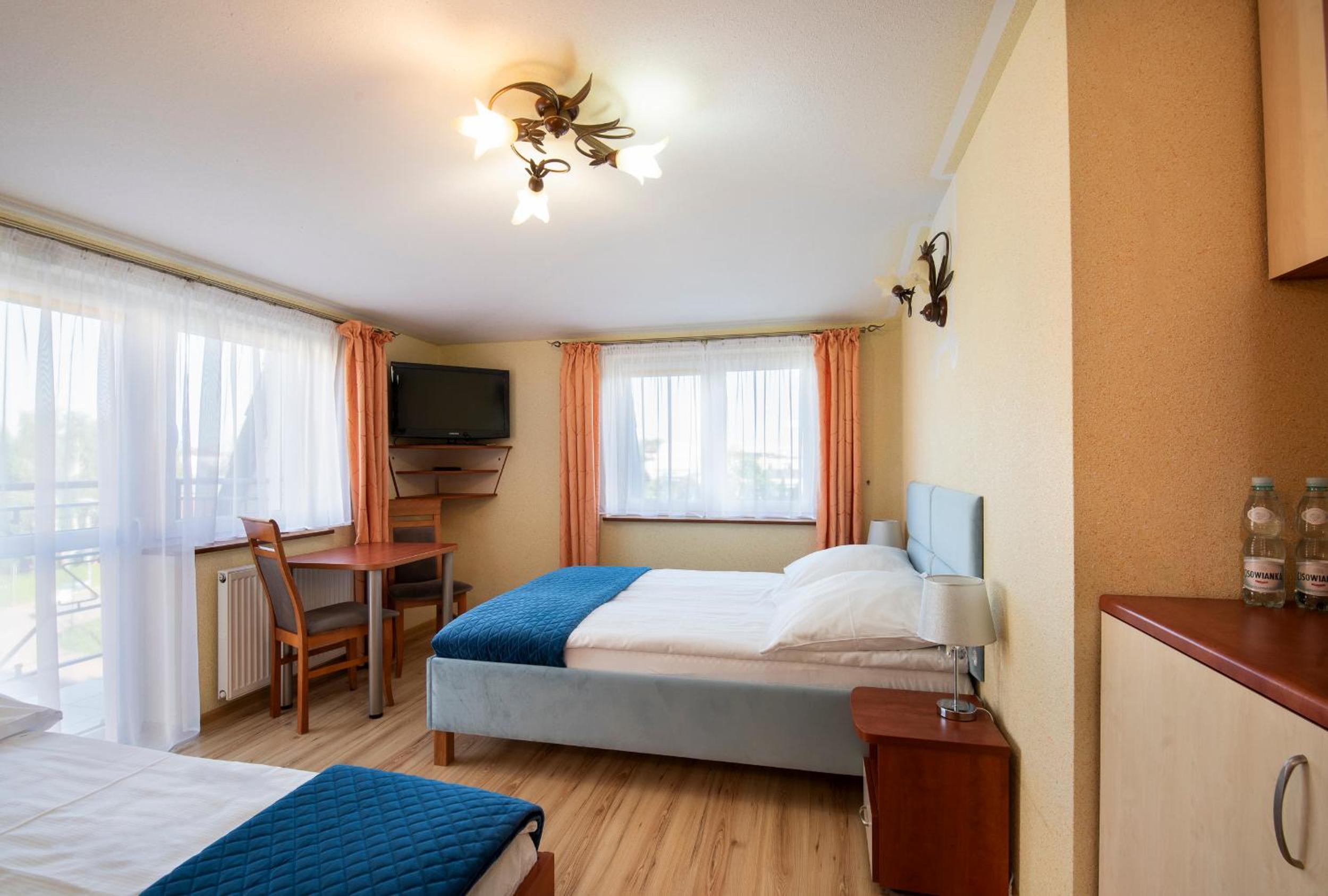VILLA DORA - CENTRUM, PODGRZEWANY BASEN , Plac zabaw, Parking view 5