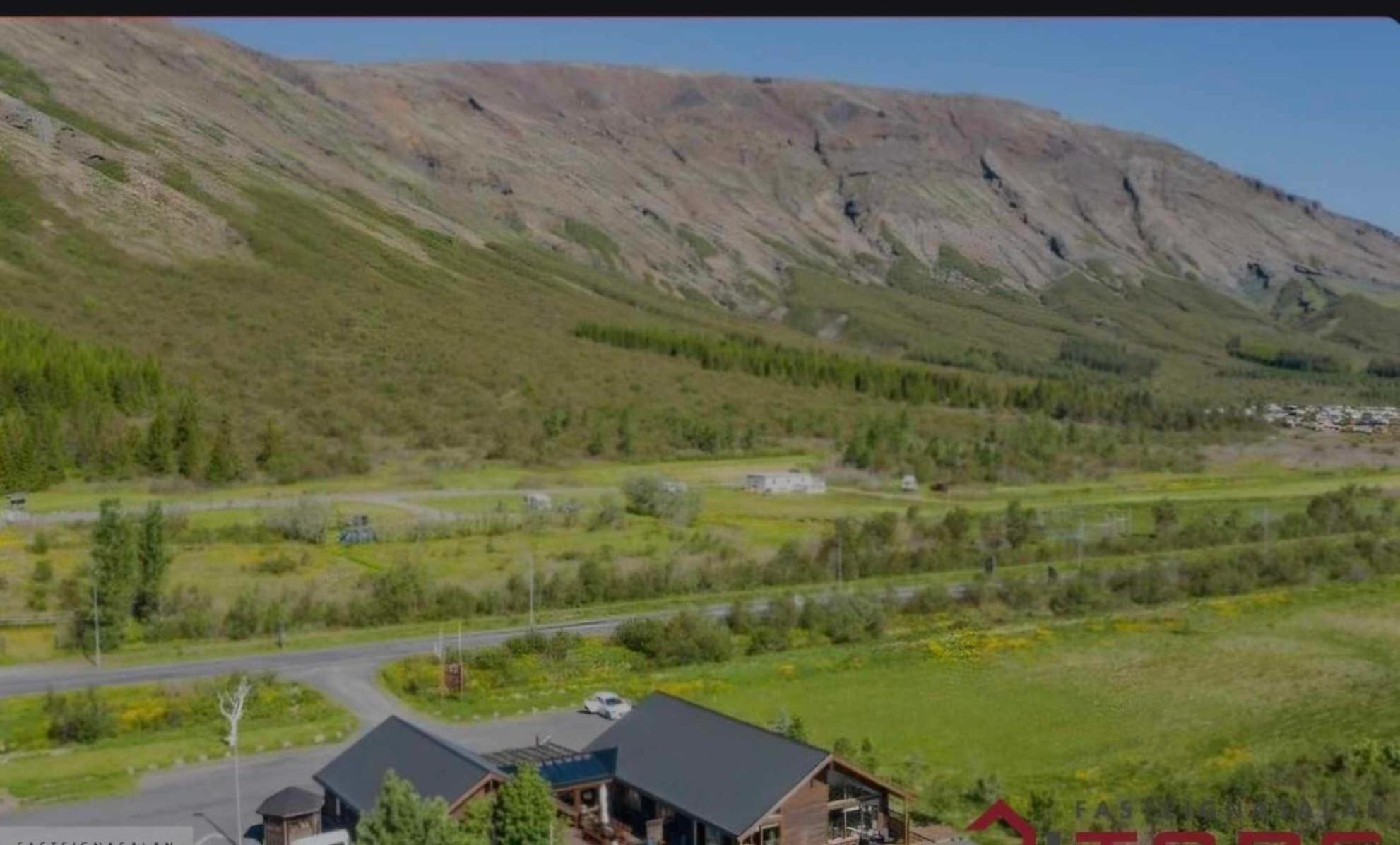 Beautiful Guestroom to rent with a mountain view view 3
