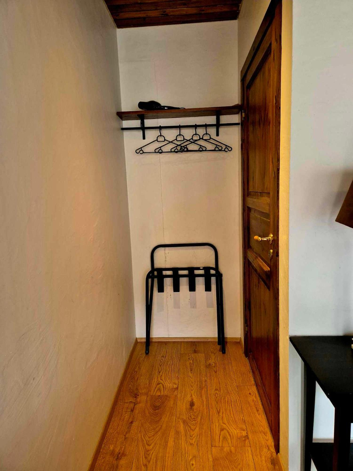 Beautiful Guestroom to rent with a mountain view view 4