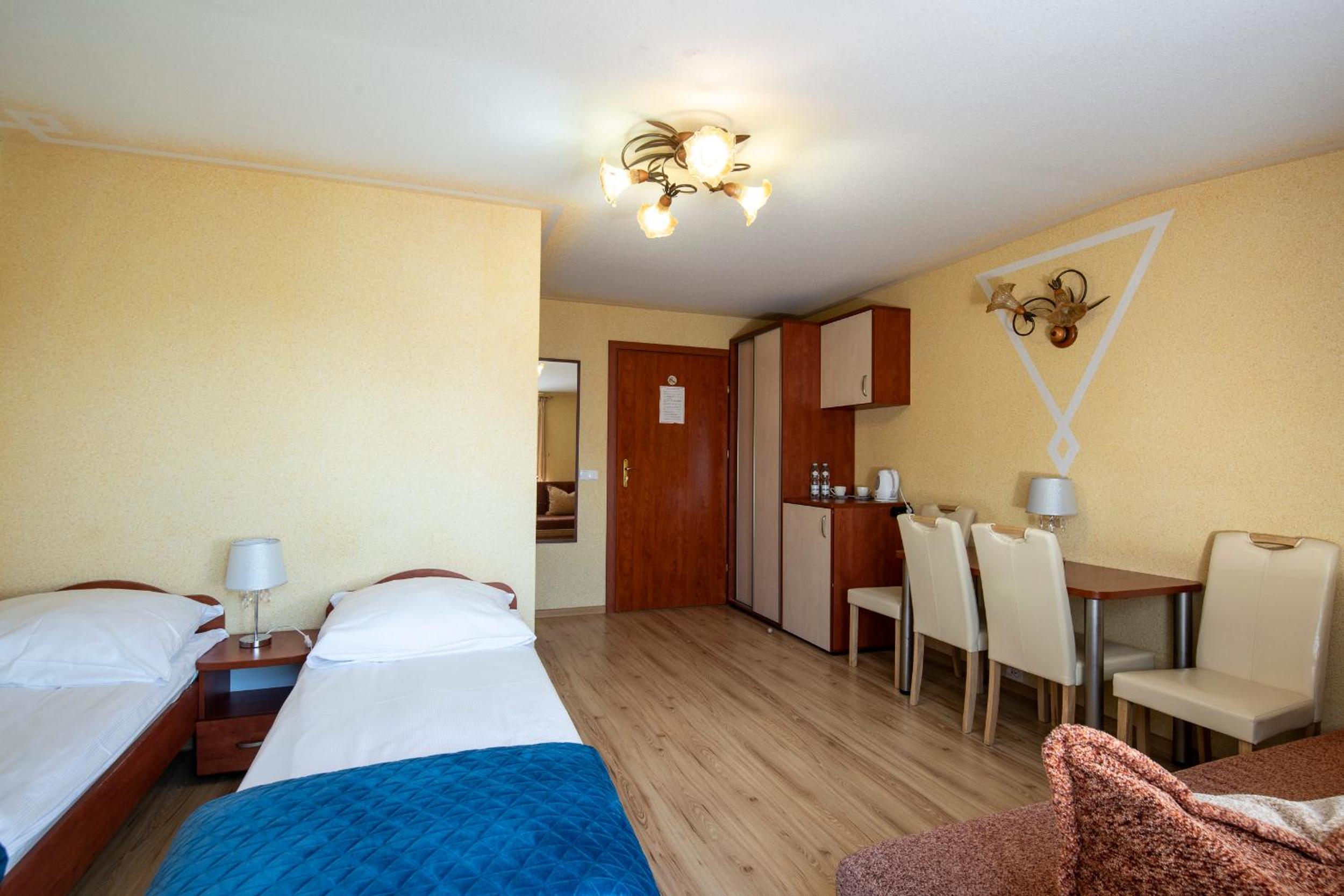 VILLA DORA - CENTRUM, PODGRZEWANY BASEN , Plac zabaw, Parking view 4