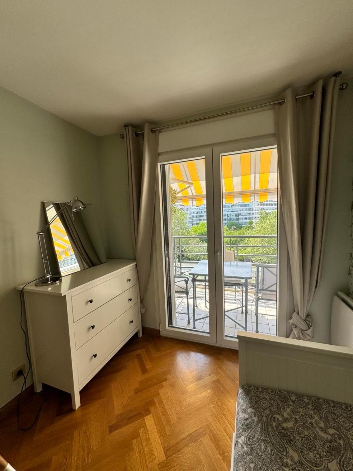 3 bedrooms with Tour Eiffel view