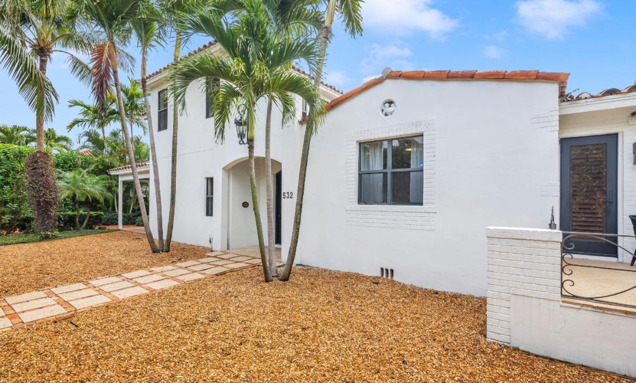 Luxury home w pool & game room view 4