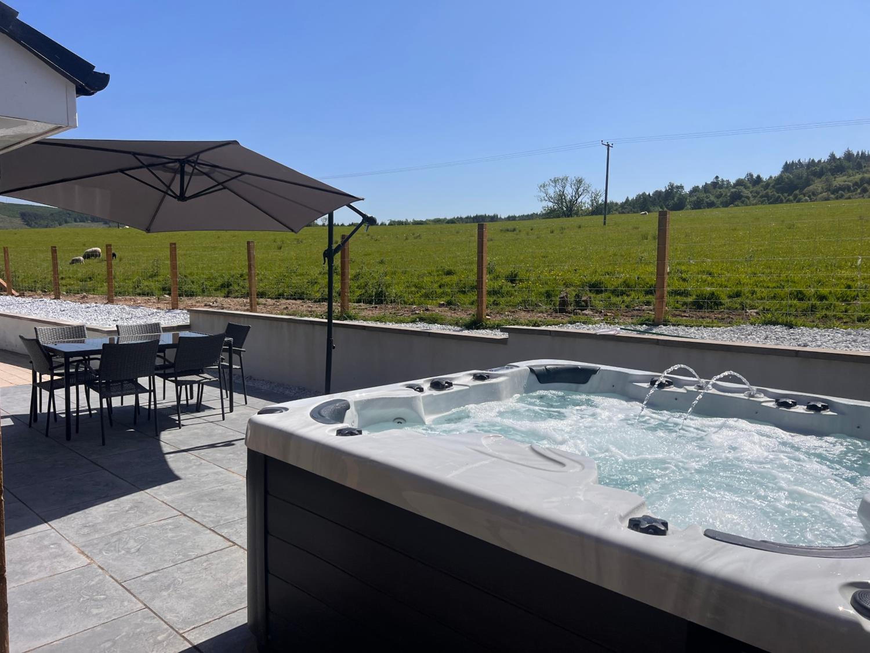Woodlane lodge with private Hottub & Pool table view 4