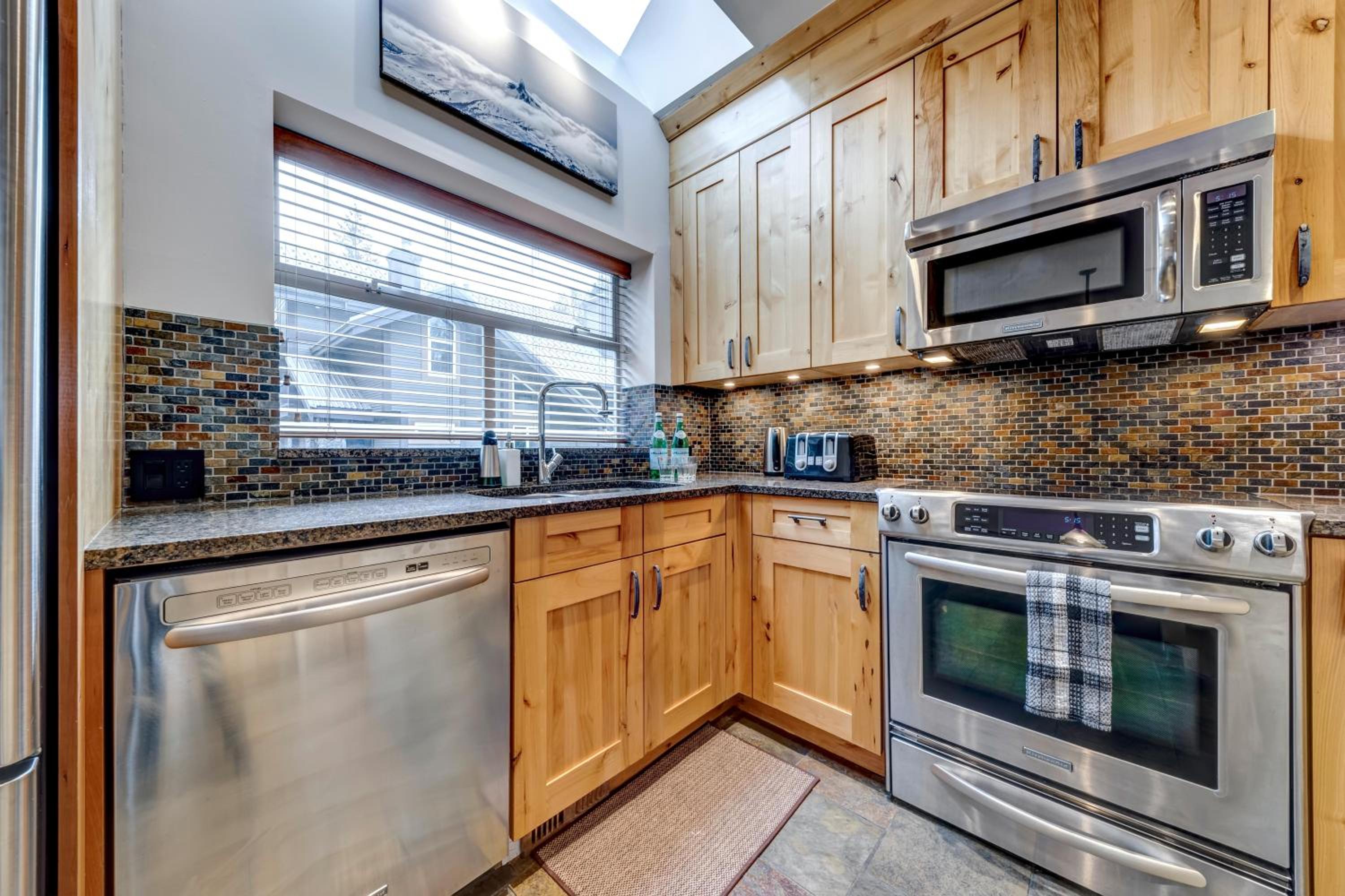 Snowy Creek 30 - Ski In Ski Out, Private Hot Tub, Short Walk to Whistler Village