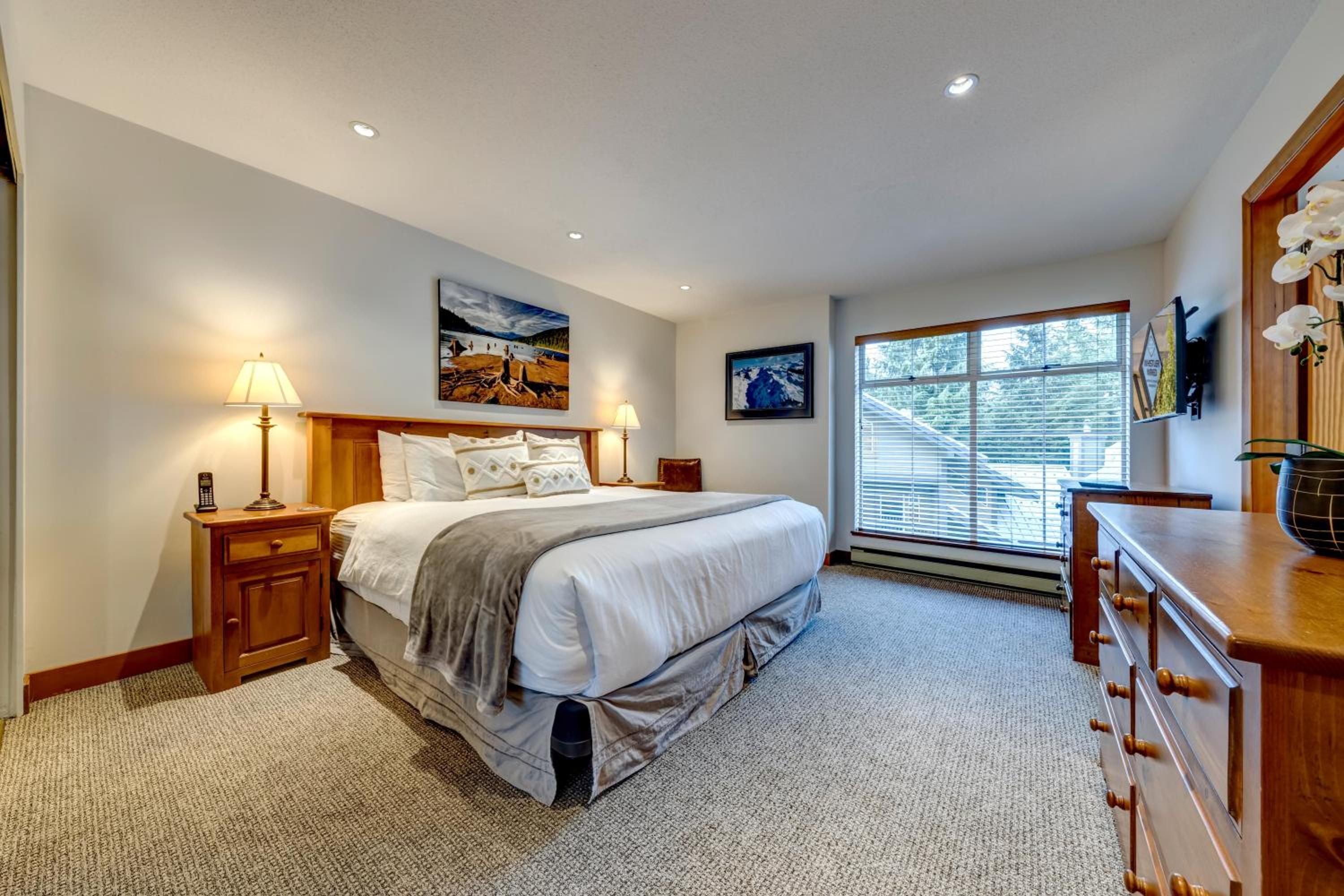 Snowy Creek 30 - Ski In Ski Out, Private Hot Tub, Short Walk to Whistler Village