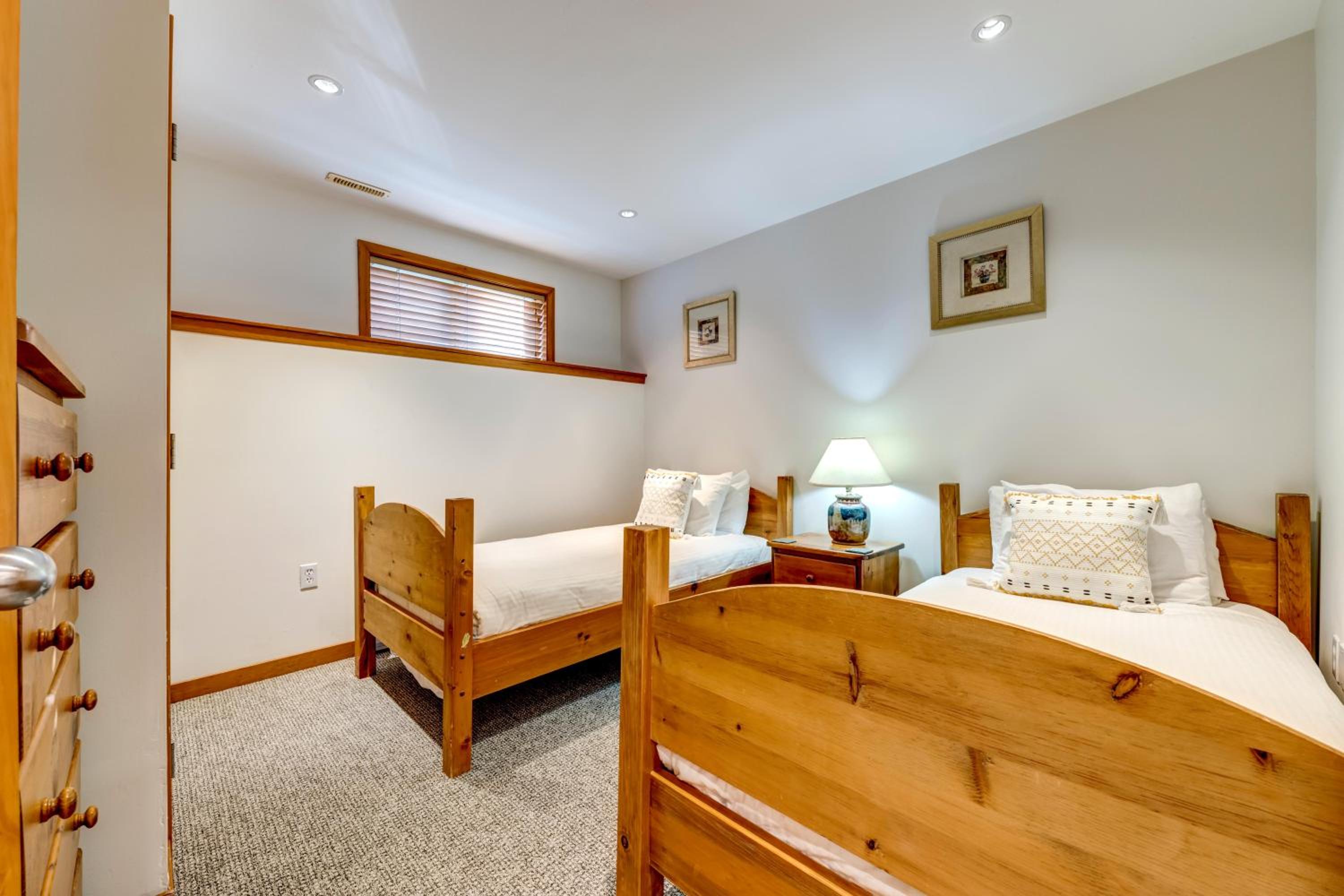 Snowy Creek 30 - Ski In Ski Out, Private Hot Tub, Short Walk to Whistler Village