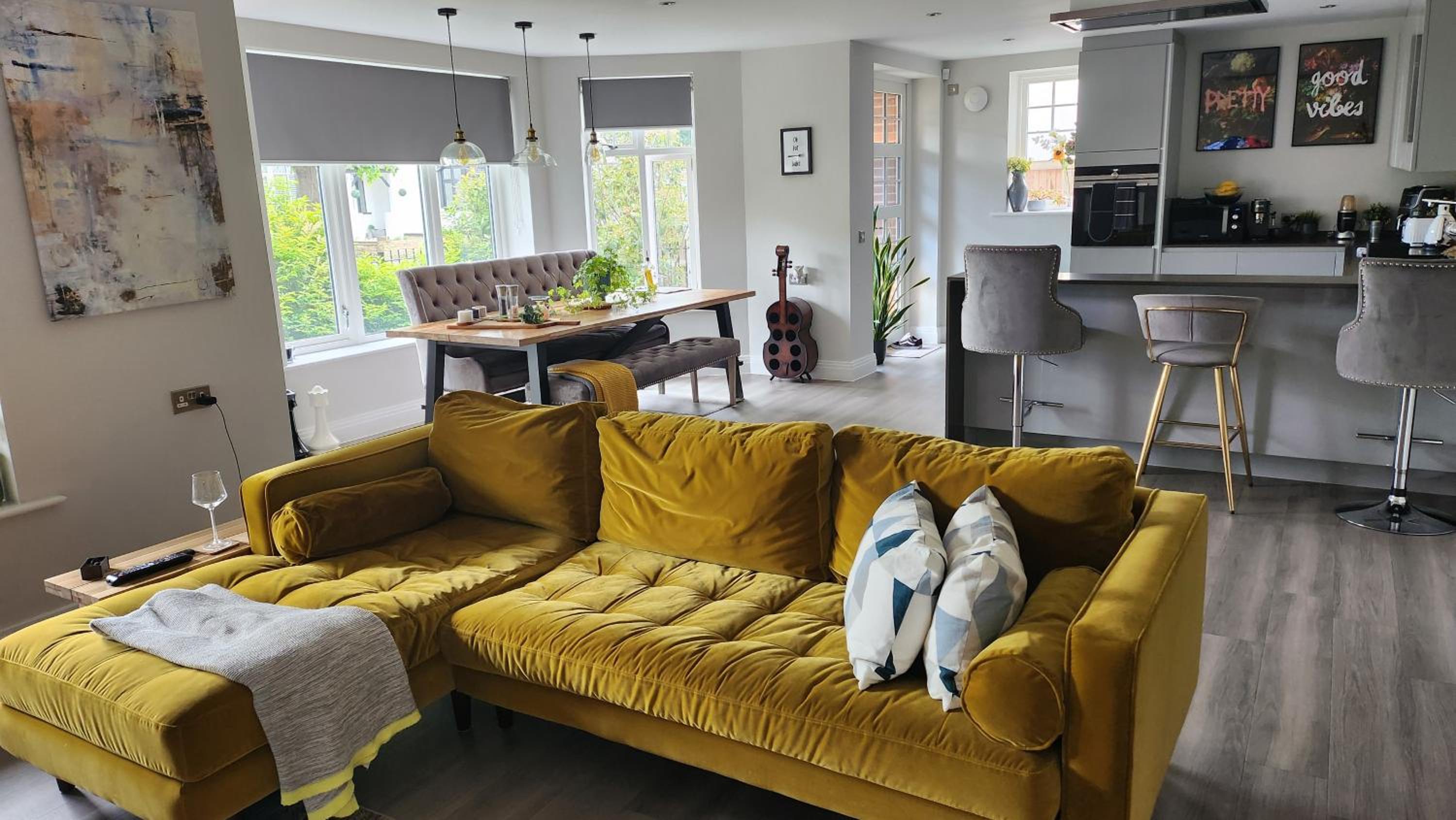 London Luxury Apartment - Sleeps 4 view 4