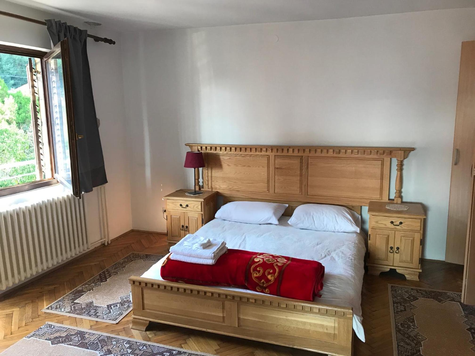 Beautiful large villa Vrčin view 3