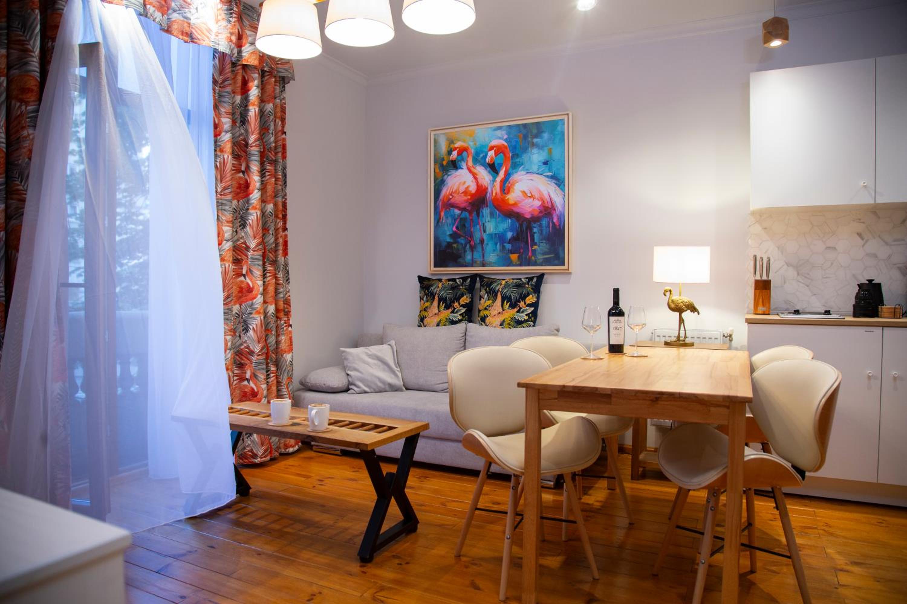 The Cozy Nest Downtown with Balcony by Pretty Apartments view 3