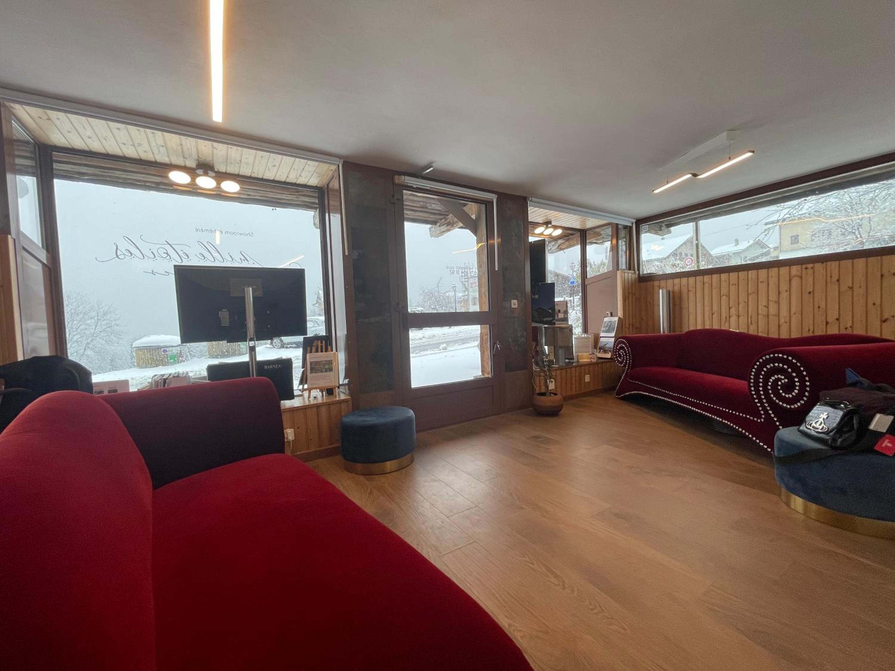 Mazot Agora Suite - Pop-Up Gallery Experience Suite