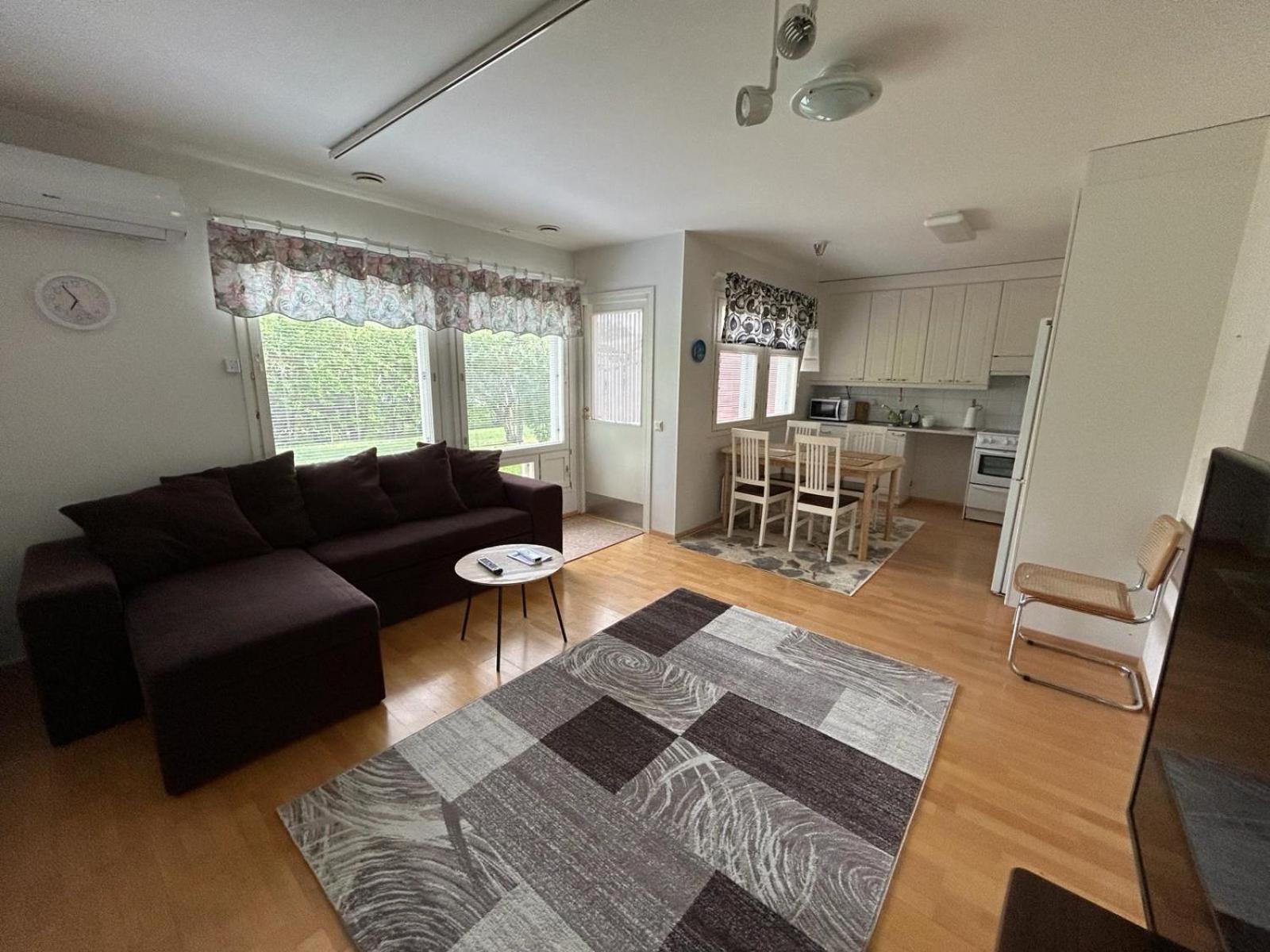 Rivitalokaksio 52m2 Sauna, Autokatospaikka, Pyykinpesukone, Ilmastointi