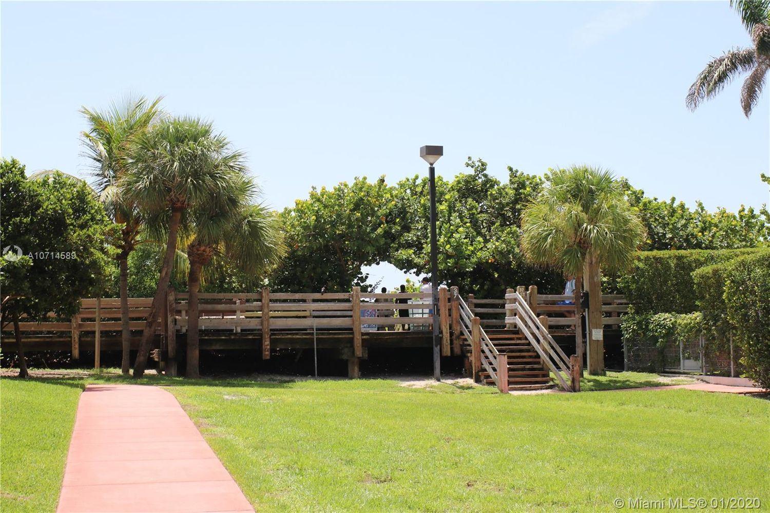 Ocean Breeze Studio With Parking By The Beach