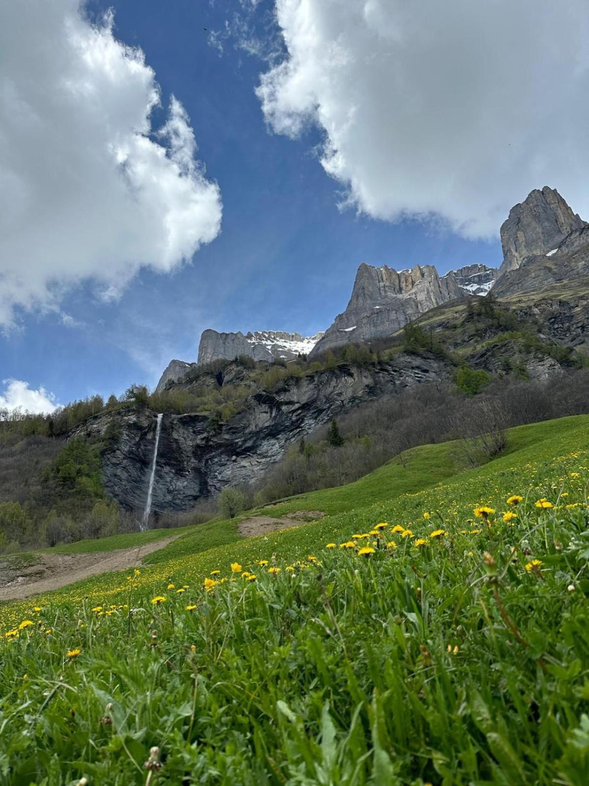 Appartement moderne et spacieux avec 2 belles terrasses vu sur montagne