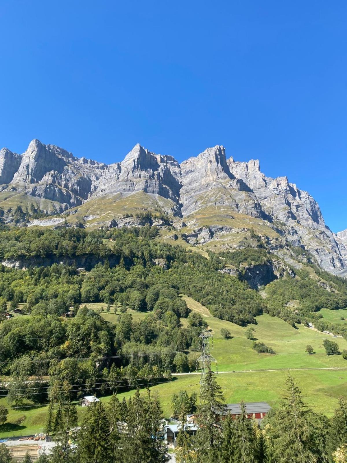 Appartement moderne et spacieux avec 2 belles terrasses vu sur montagne