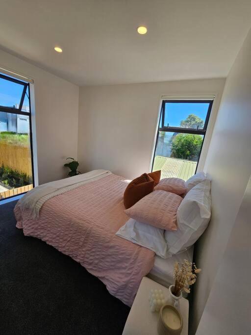 Cosy Central Home - Walk to CBD & Free EScooters! view 5