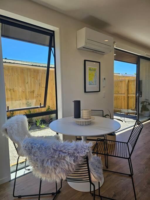 Cosy Central Home - Walk to CBD & Free EScooters! view 4