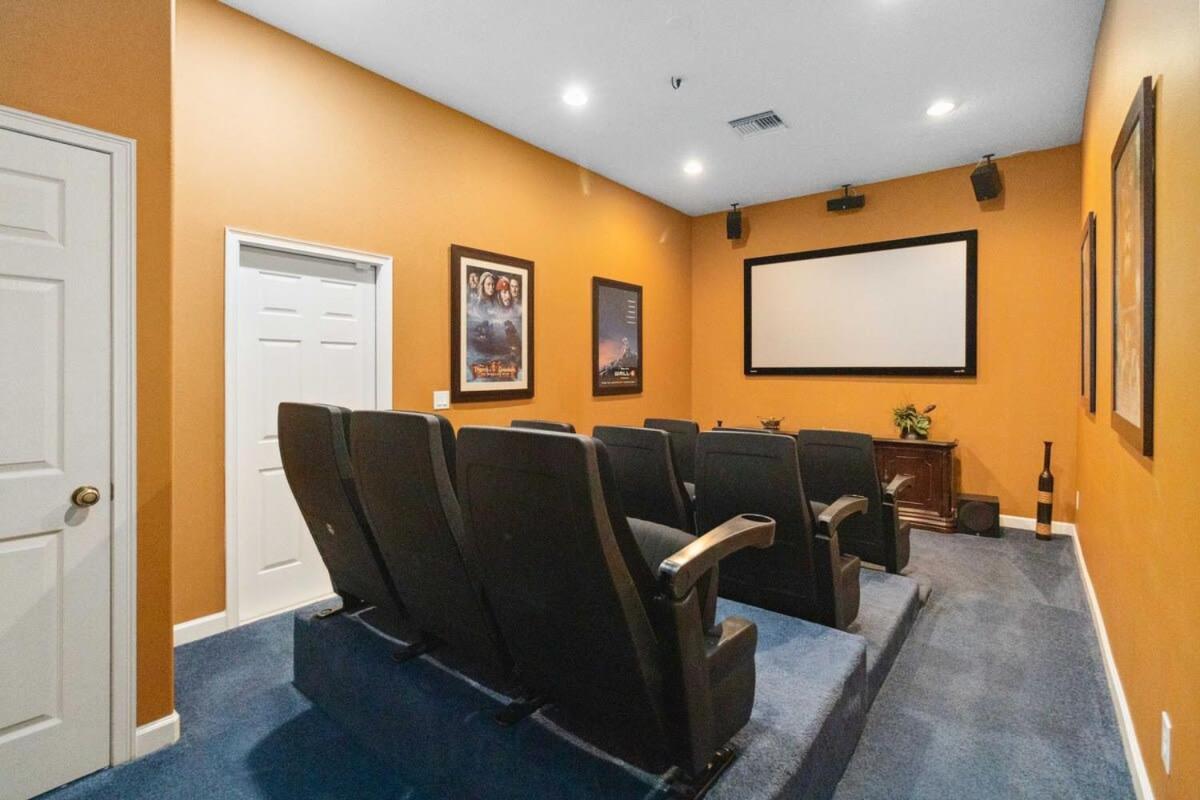 Luxurious 5BR Villa Your Disney Getaway
