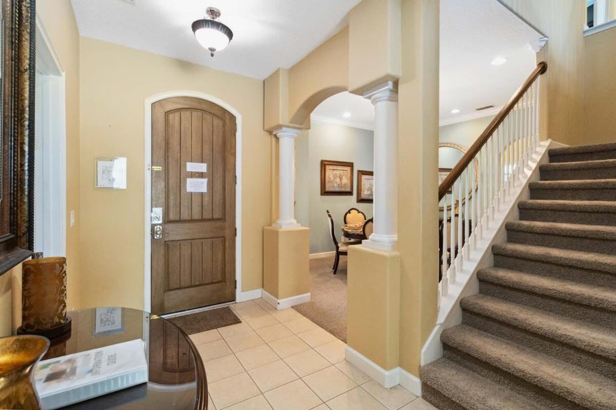 Luxurious 5BR Villa Your Disney Getaway