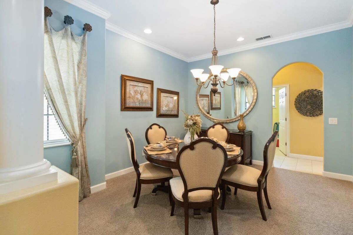 Luxurious 5BR Villa Your Disney Getaway