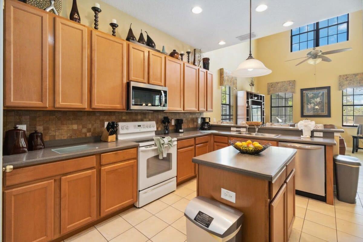 Luxurious 5BR Villa Your Disney Getaway