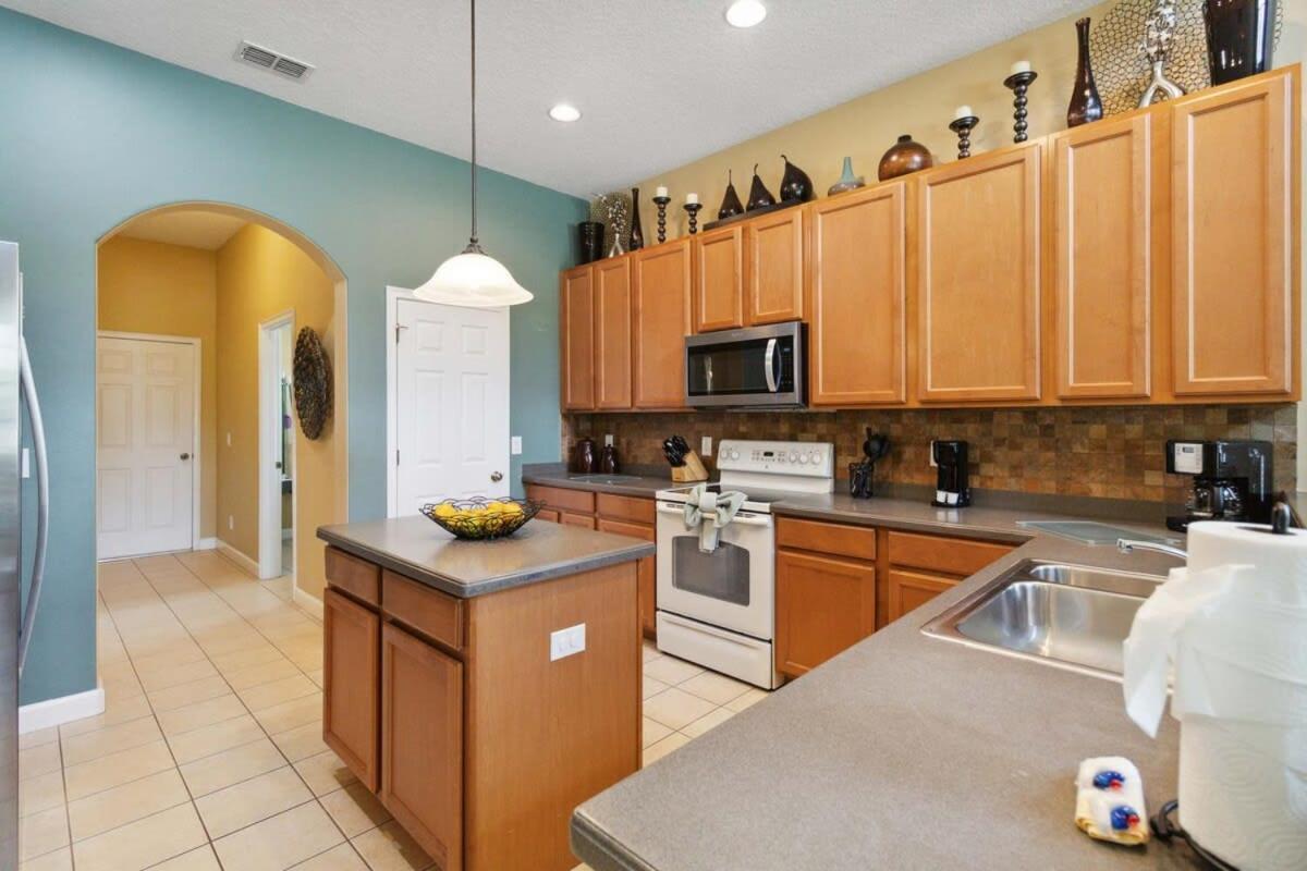 Luxurious 5BR Villa Your Disney Getaway