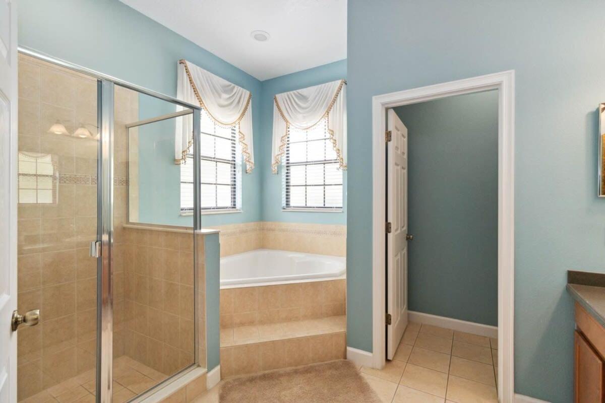 Luxurious 5BR Villa Your Disney Getaway