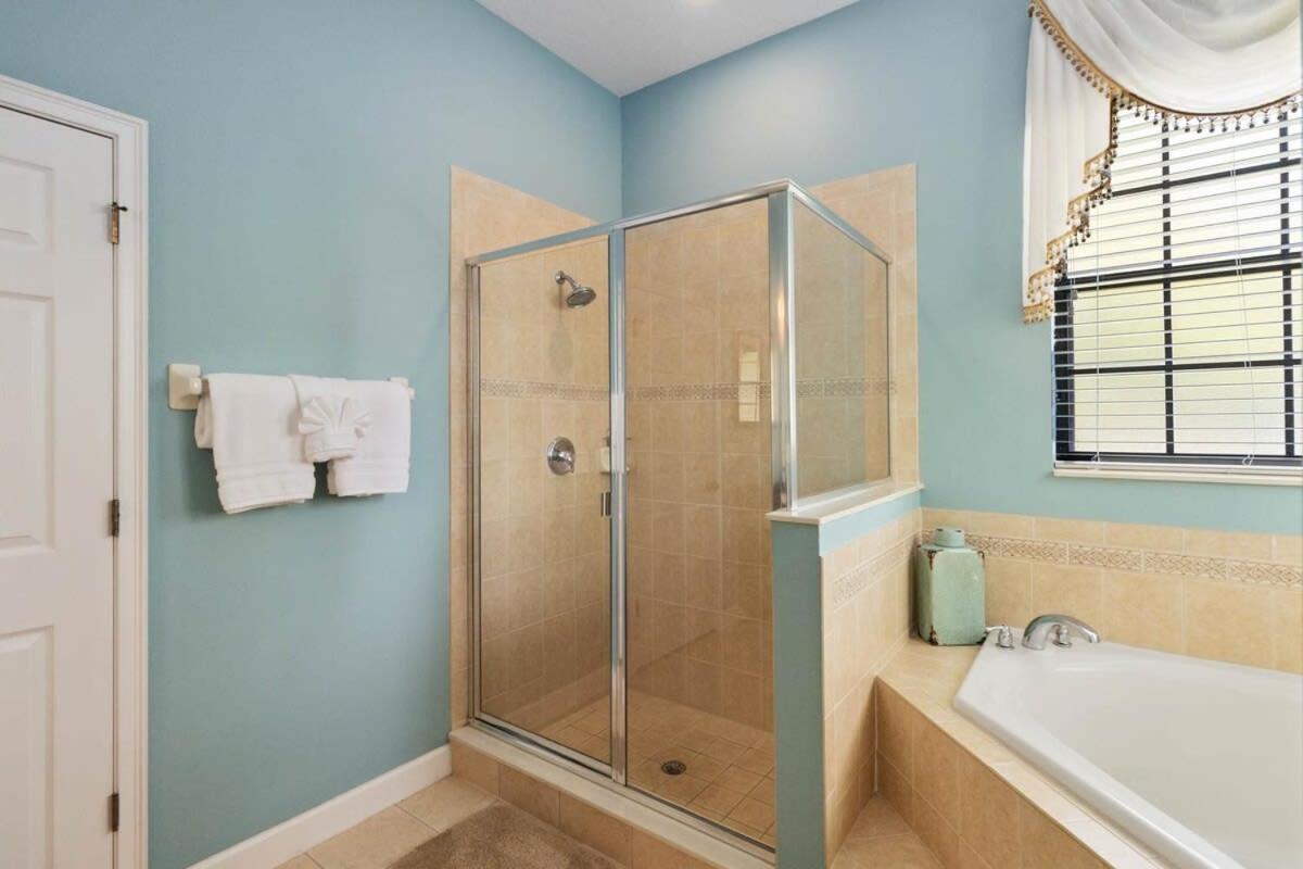 Luxurious 5BR Villa Your Disney Getaway