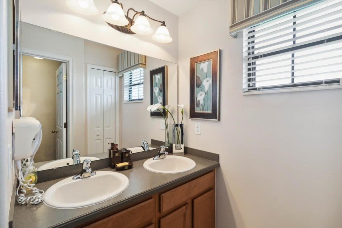 Luxurious 5BR Villa Your Disney Getaway