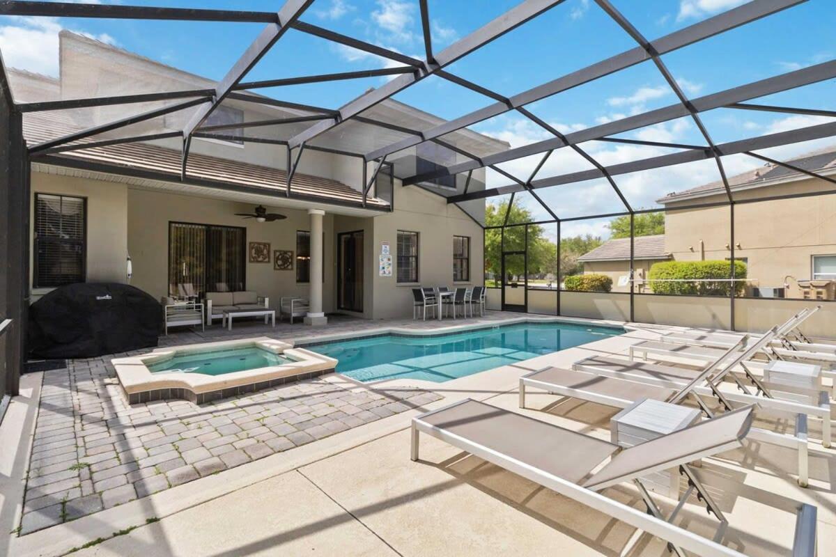 Luxurious 5BR Villa Your Disney Getaway