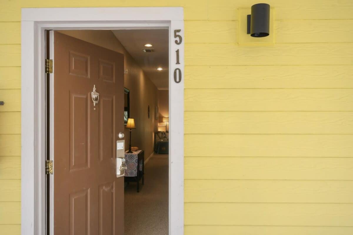 Bahama Bay 3BR second floor condo close to attractions view 5