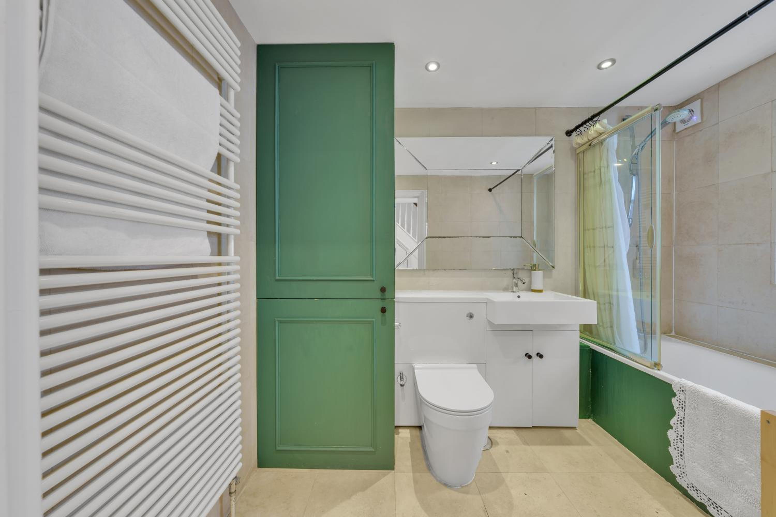 Mews House in Maida Vale near Paddington with Free Parking