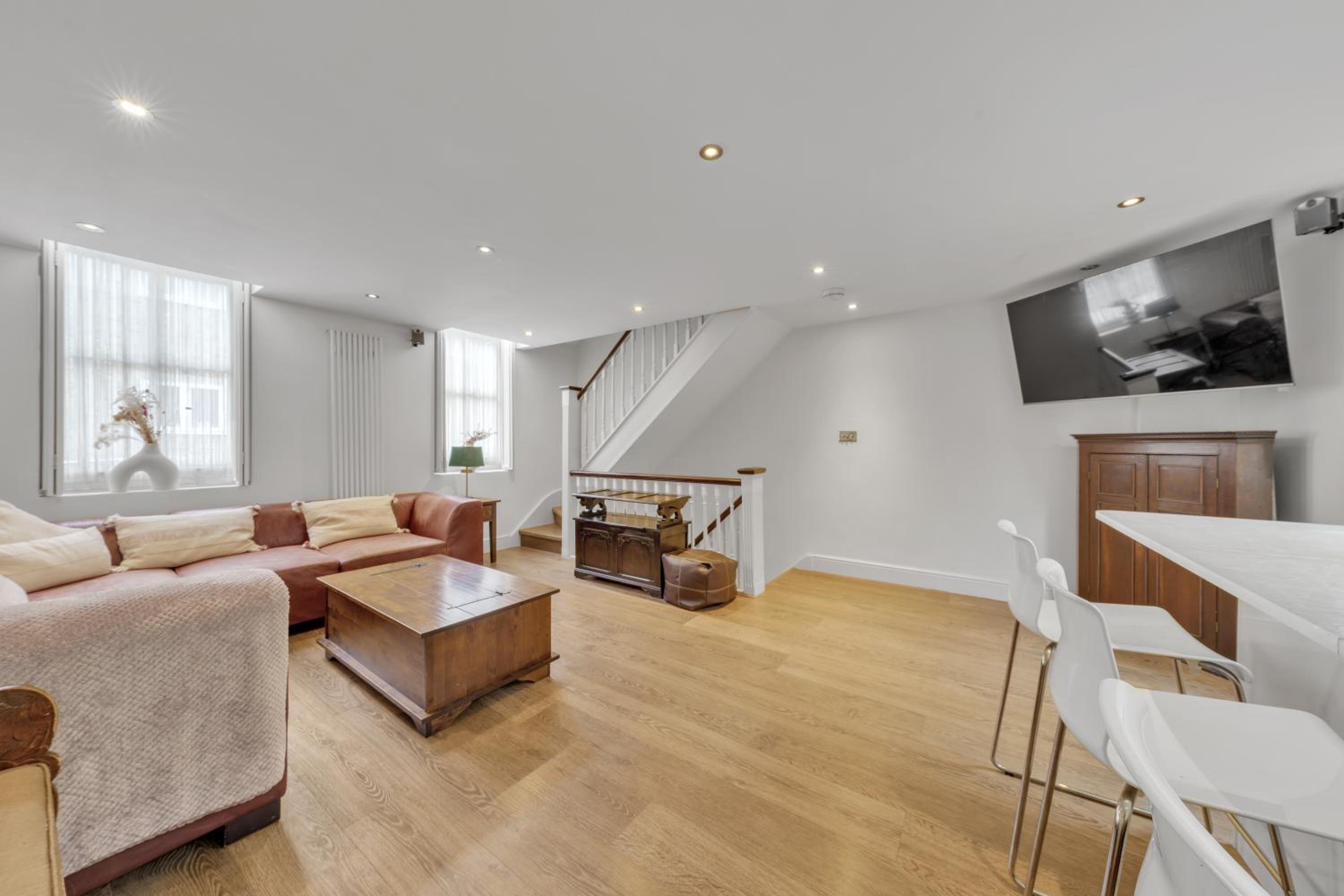 Mews House in Maida Vale near Paddington with Free Parking