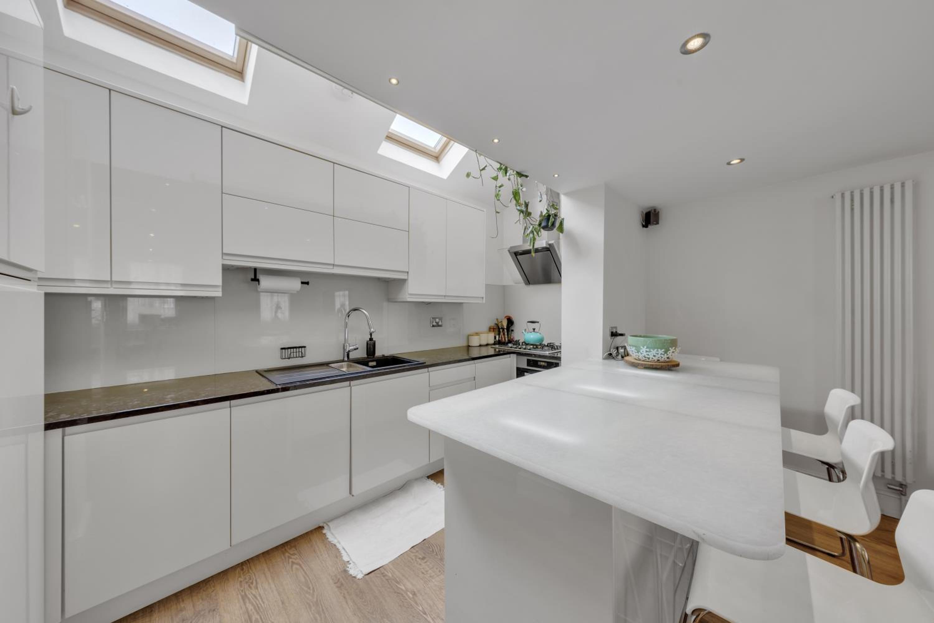 Mews House in Maida Vale near Paddington with Free Parking