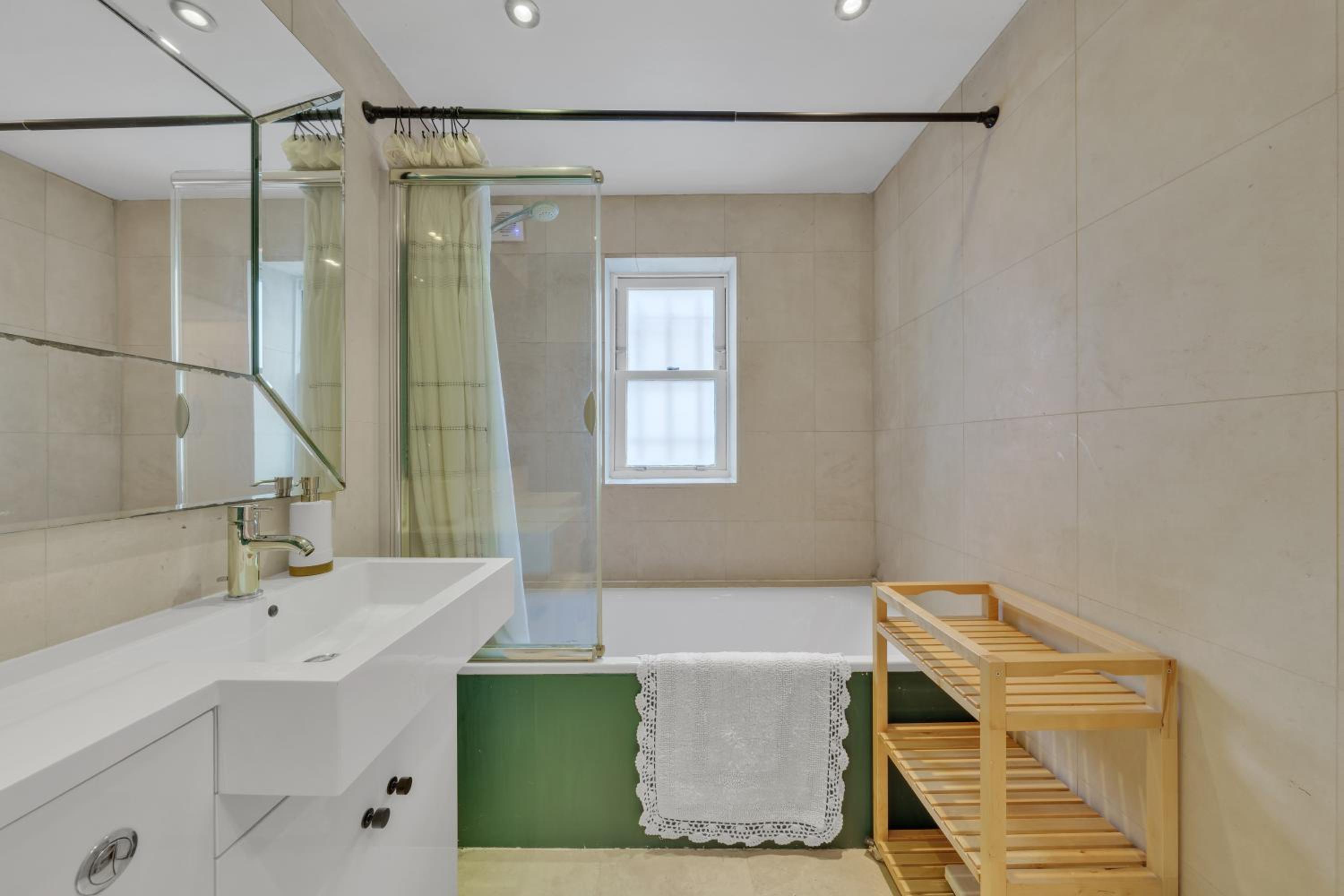 Mews House in Maida Vale near Paddington with Free Parking