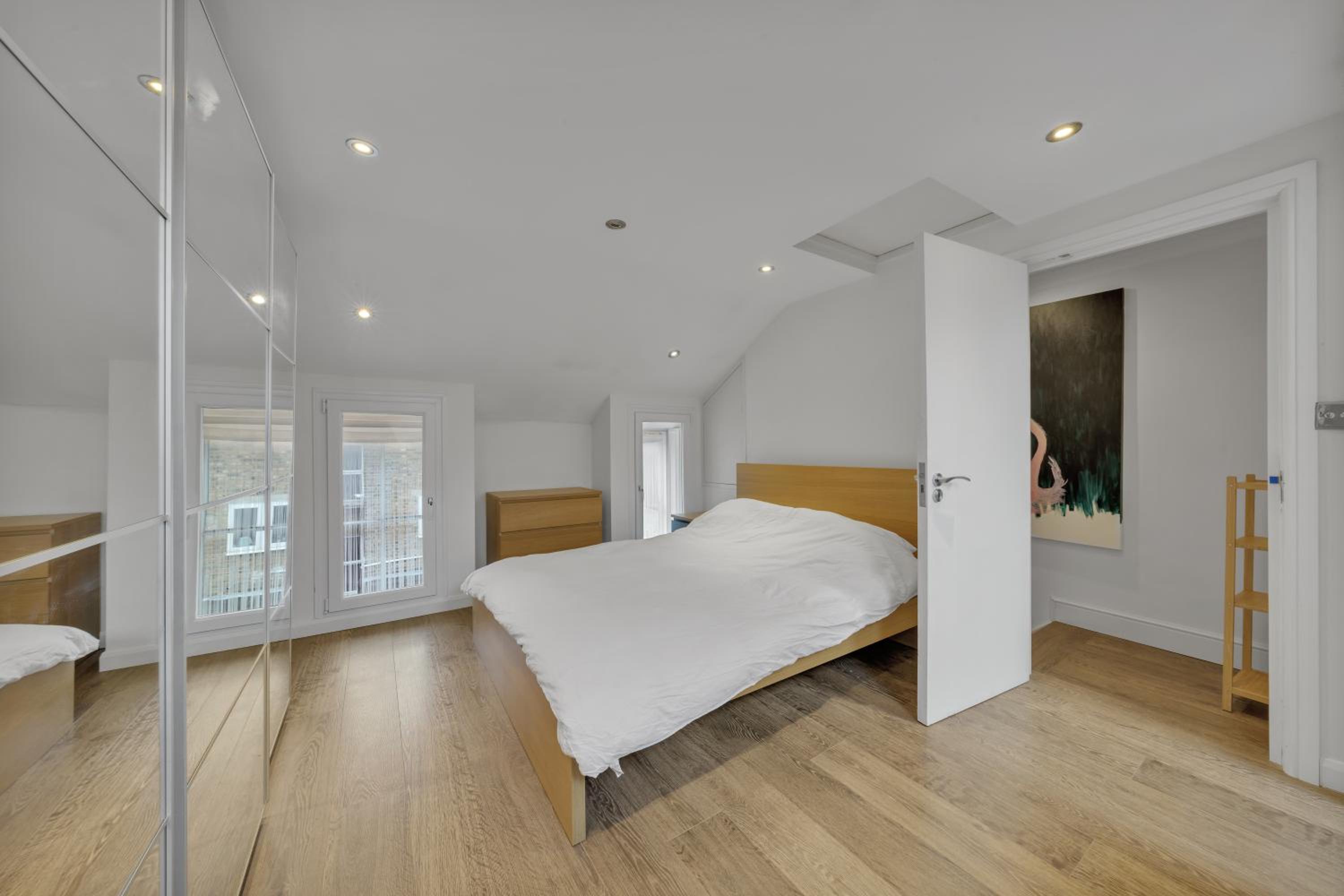 Mews House in Maida Vale near Paddington with Free Parking