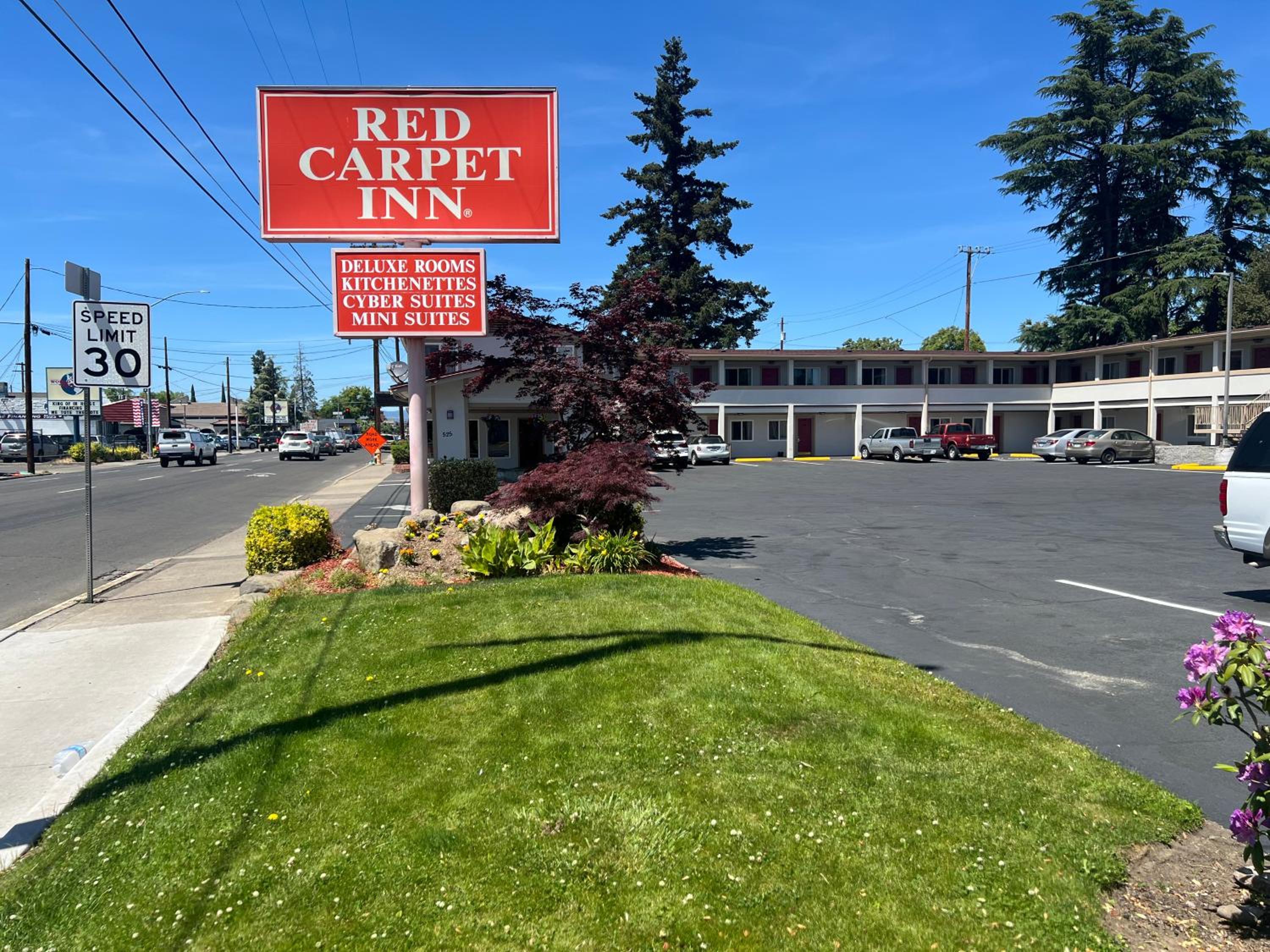 Medford Vacations - Red Carpet Inn Medford - Property Image 16