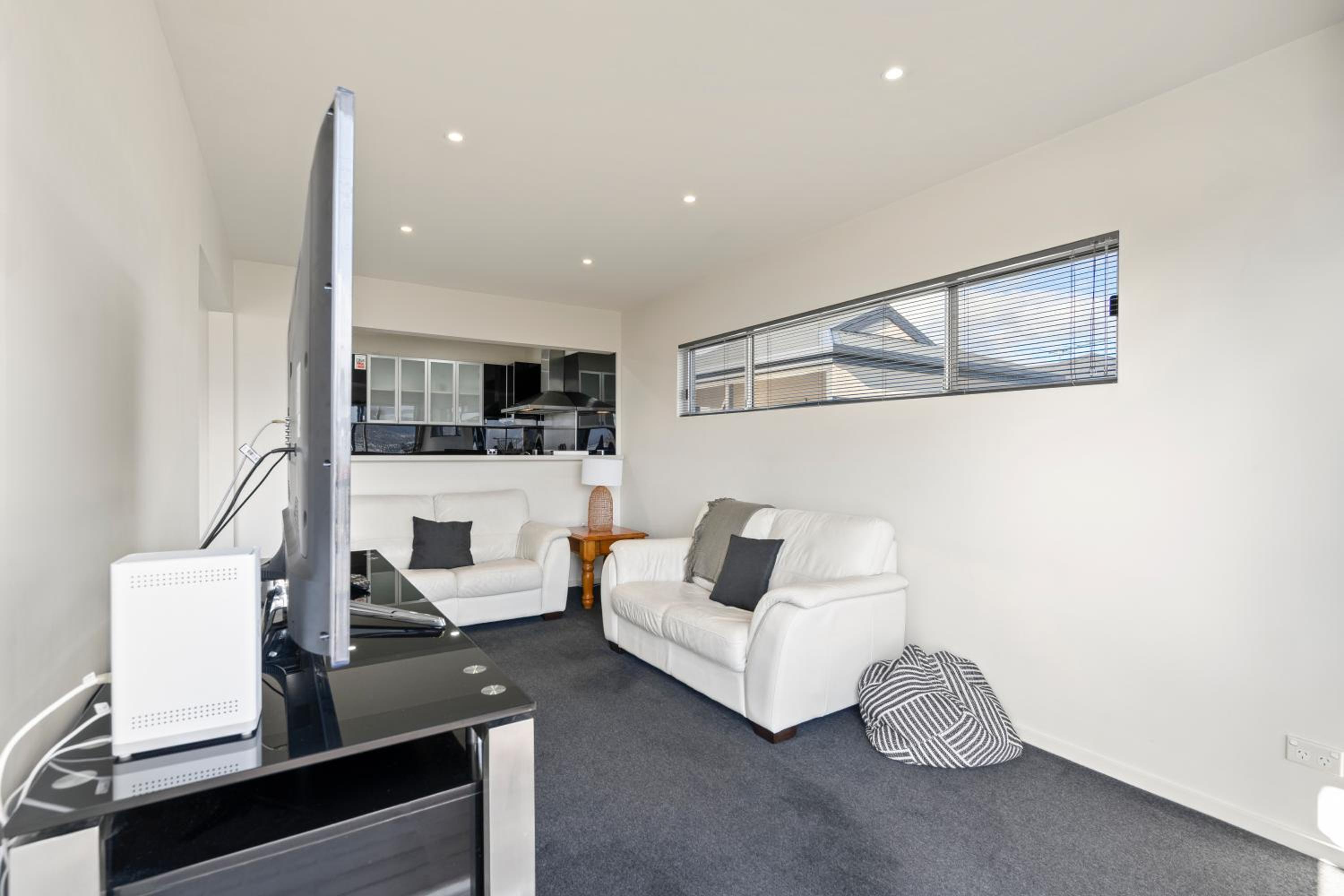 Tranquil Tranmere - City Views - Free Parking - Free Wifi