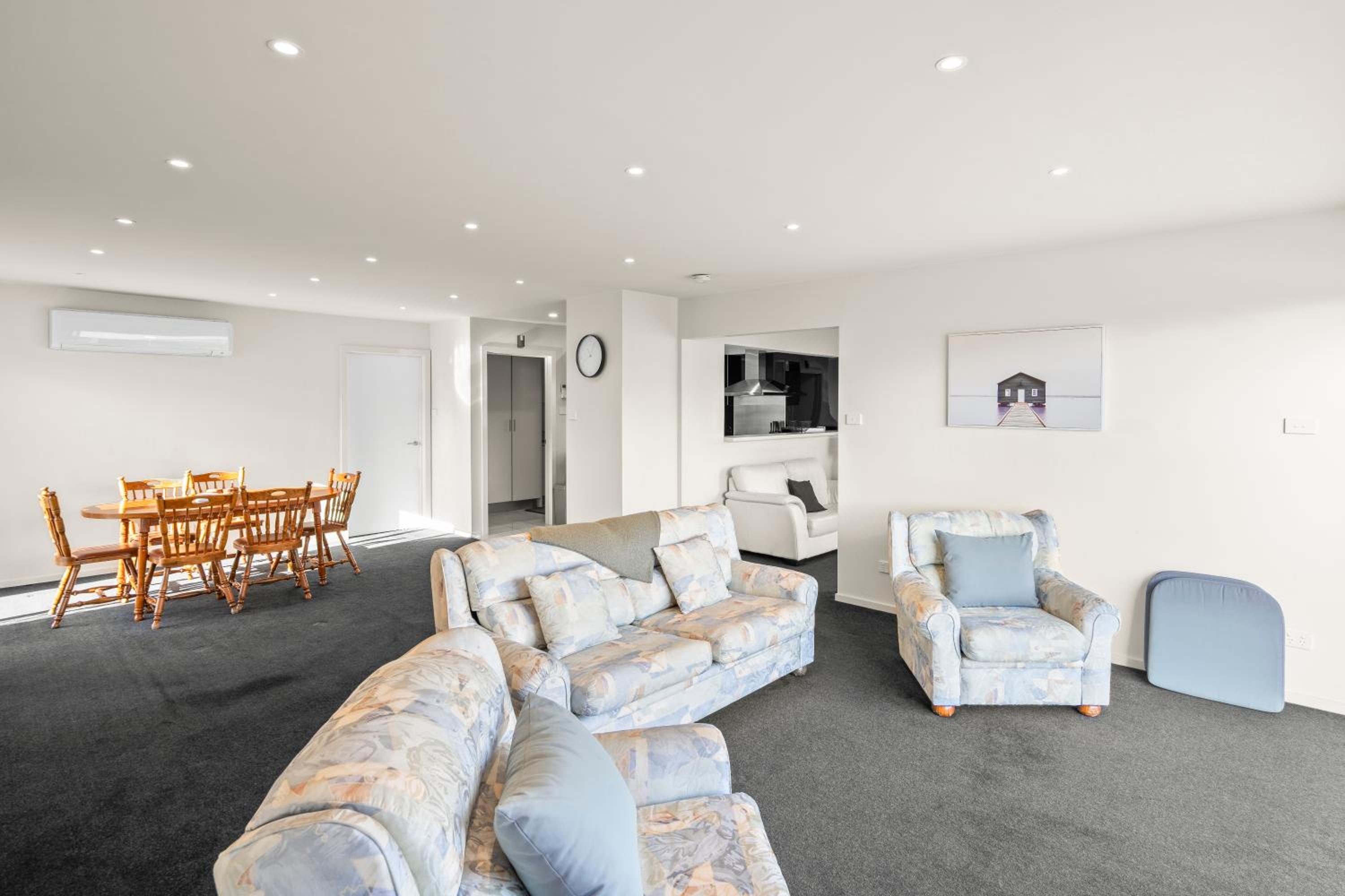 Tranquil Tranmere - City Views - Free Parking - Free Wifi