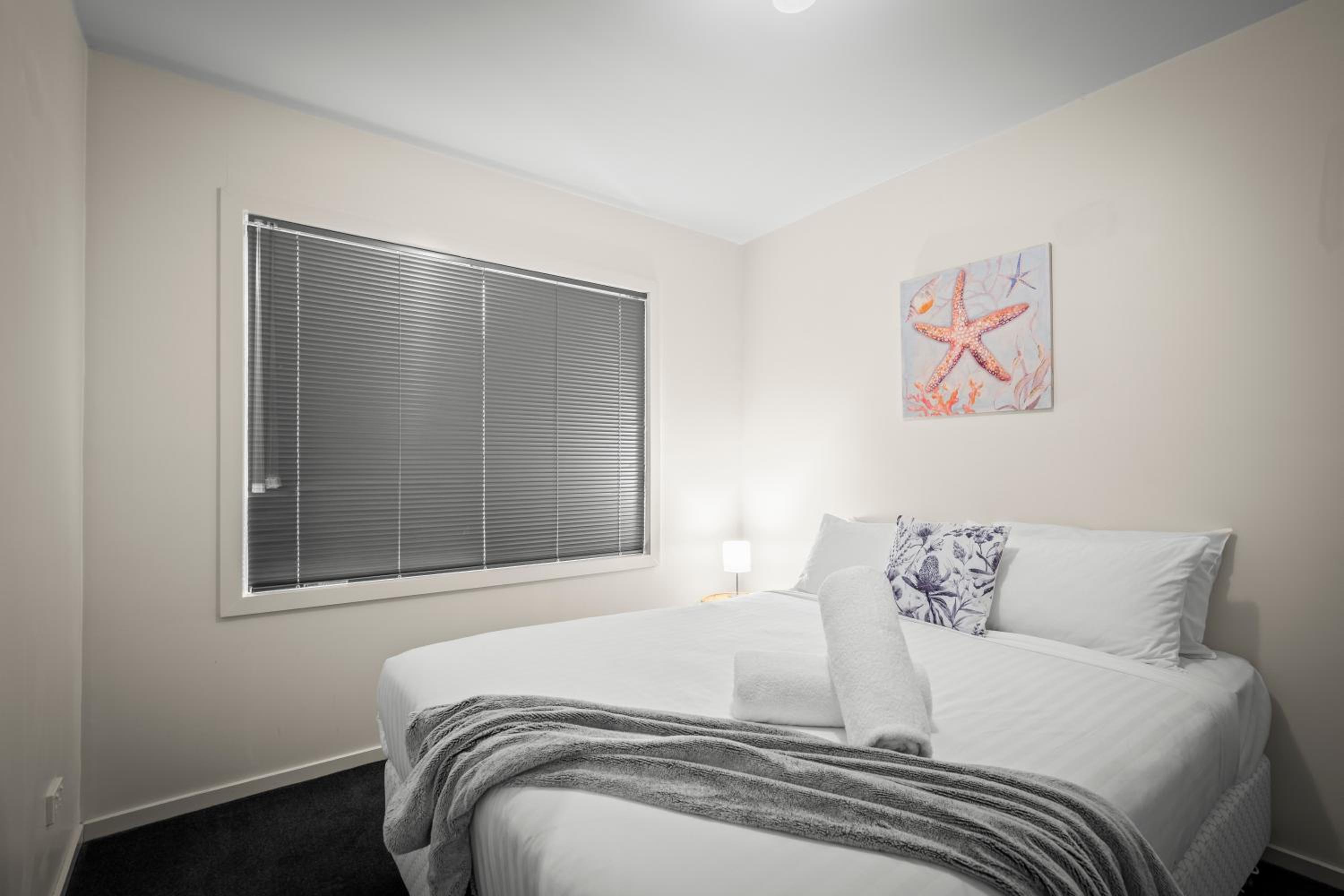 Tranquil Tranmere - City Views - Free Parking - Free Wifi