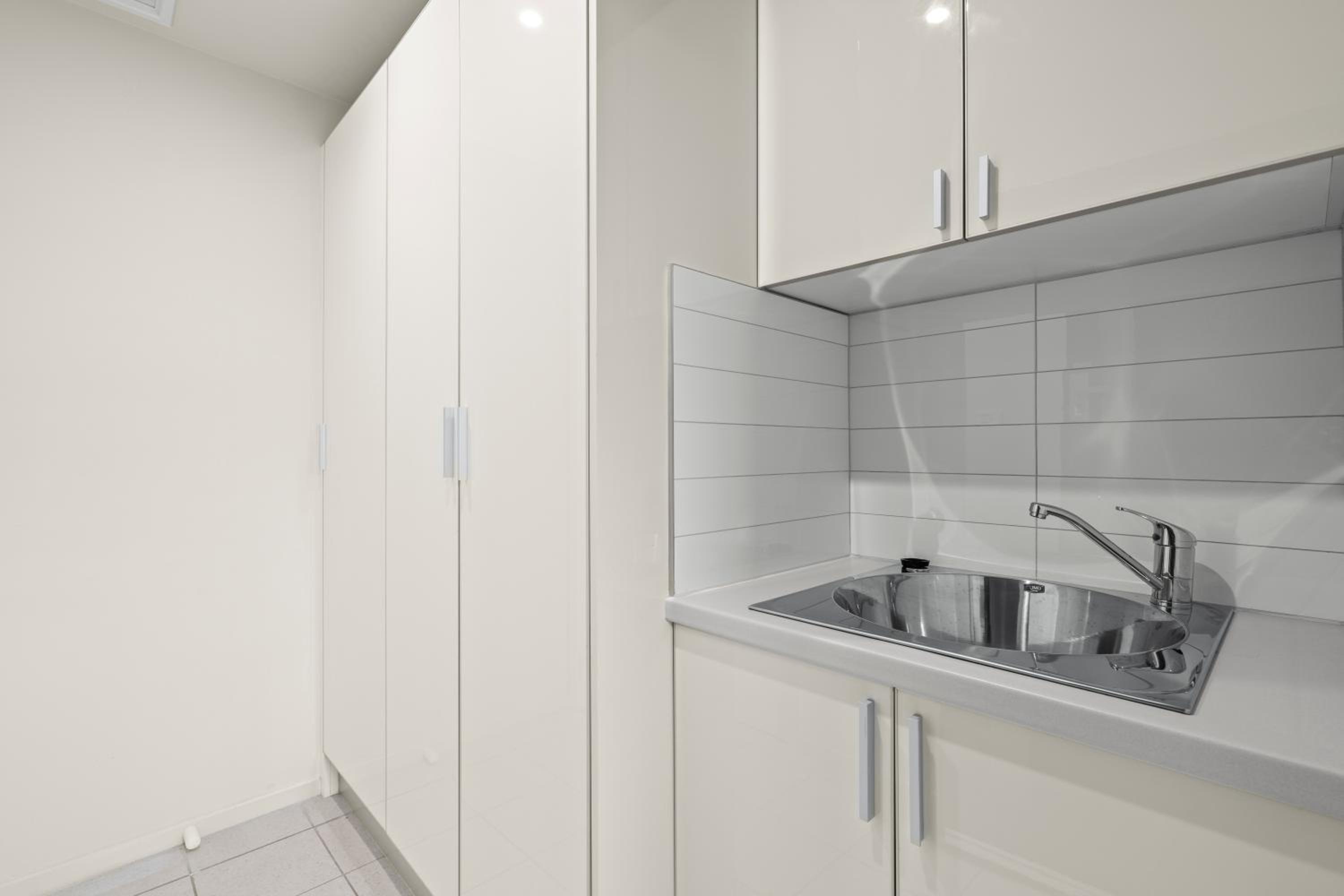 Tranquil Tranmere - City Views - Free Parking - Free Wifi
