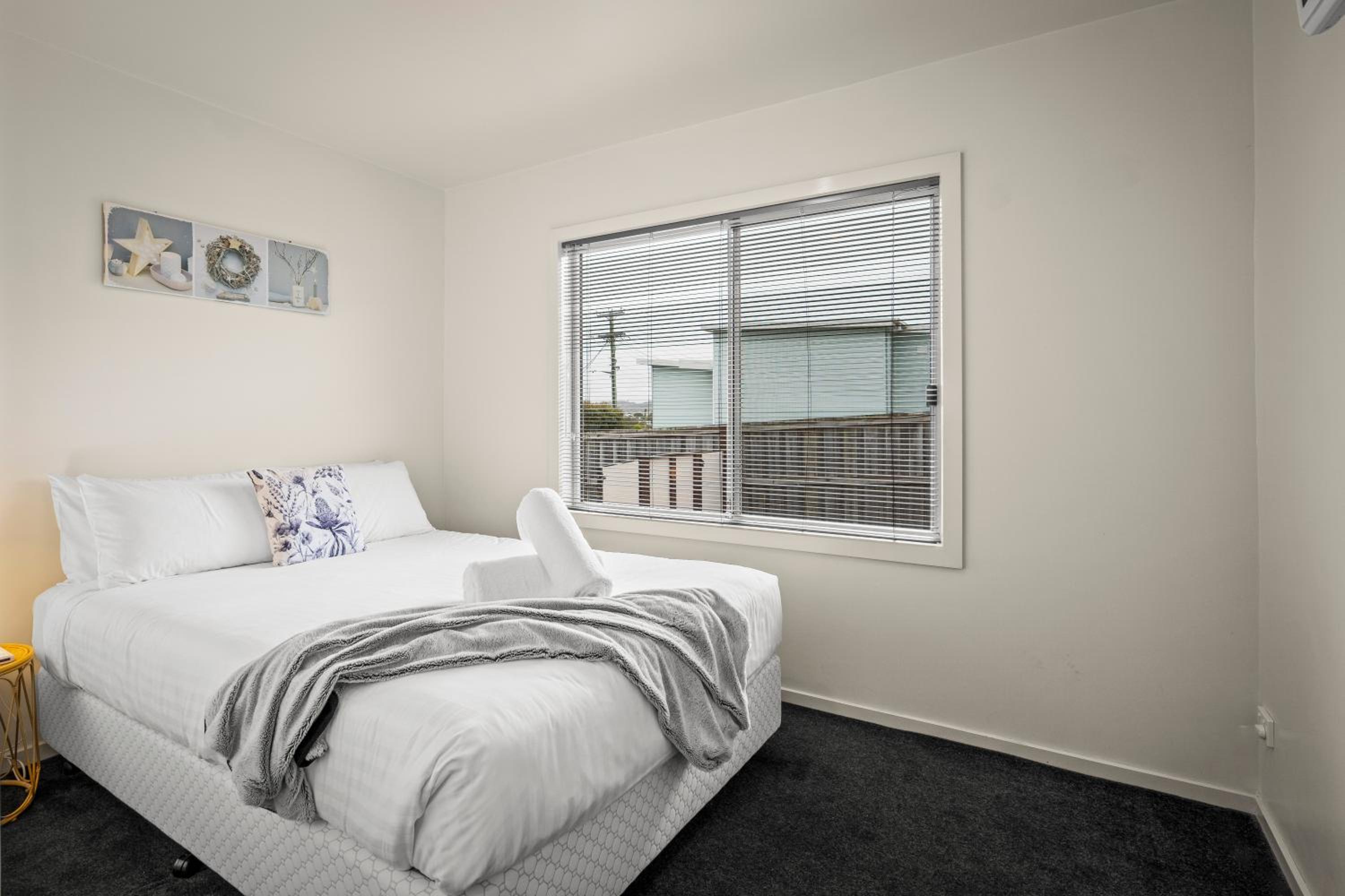 Tranquil Tranmere - City Views - Free Parking - Free Wifi