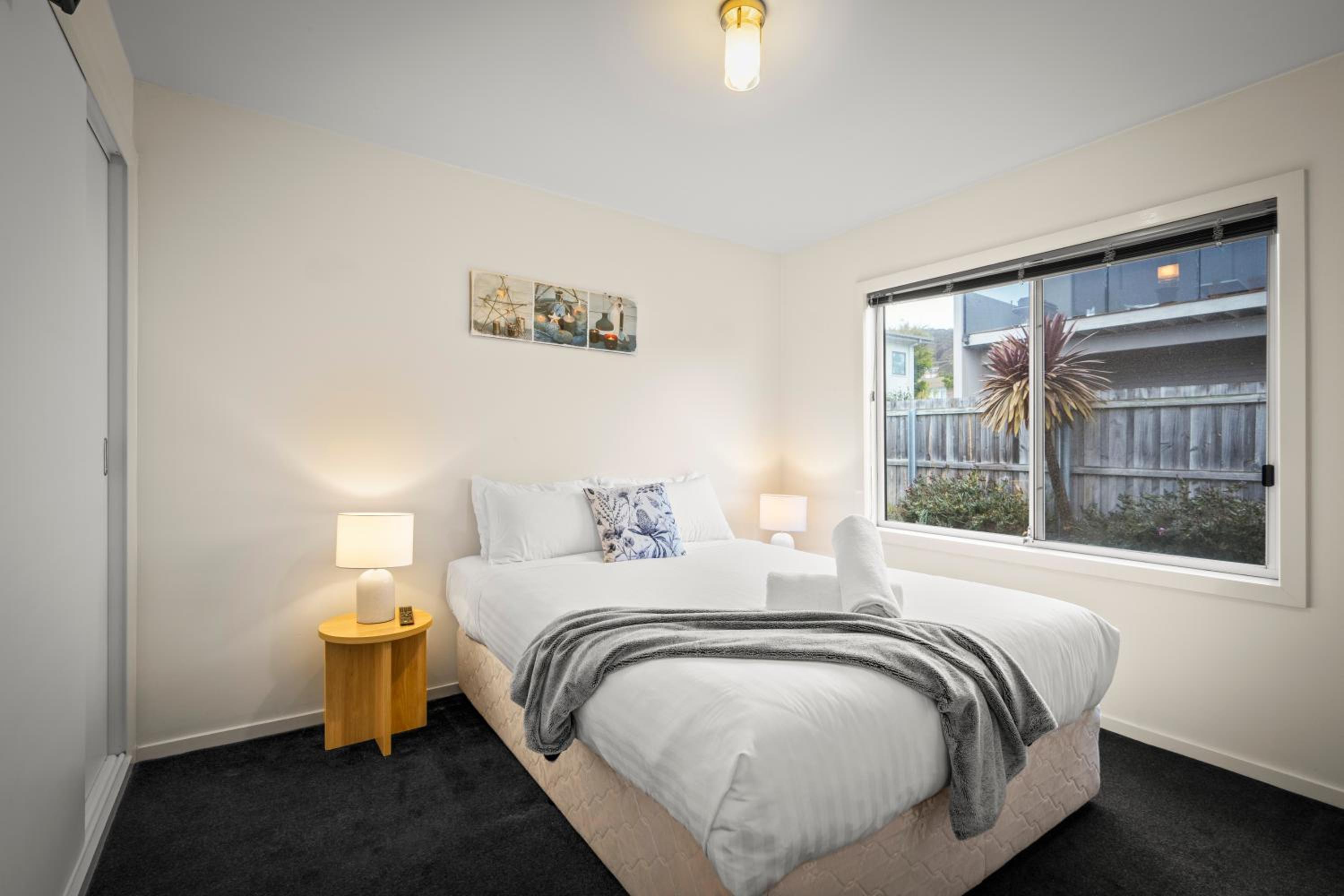 Tranquil Tranmere - City Views - Free Parking - Free Wifi