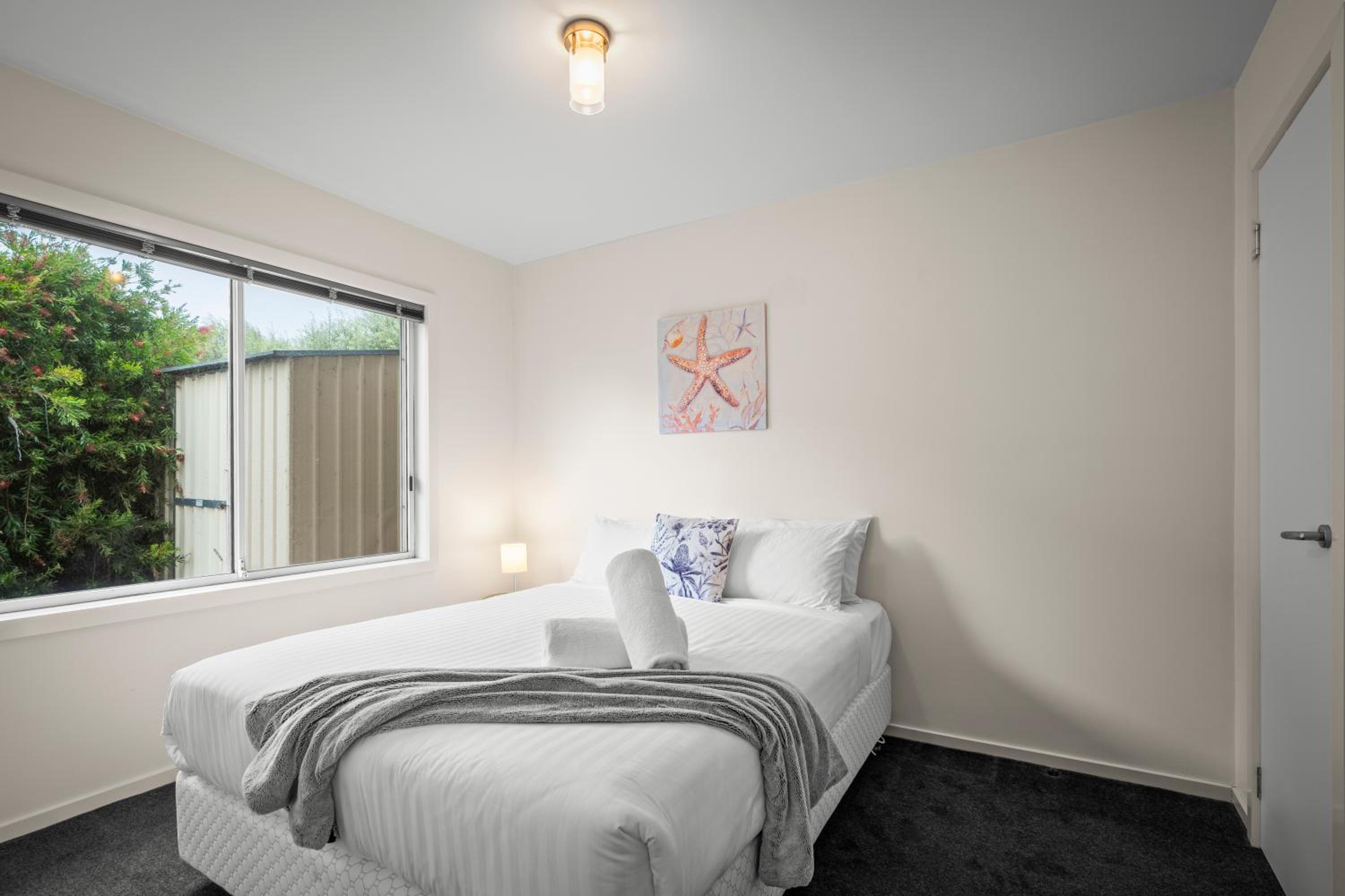 Tranquil Tranmere - City Views - Free Parking - Free Wifi